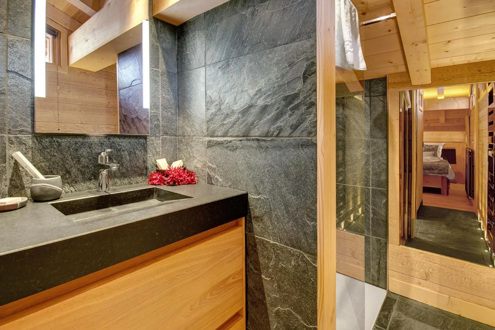 Shower in Chalet Inarpa - Appartements et Suites