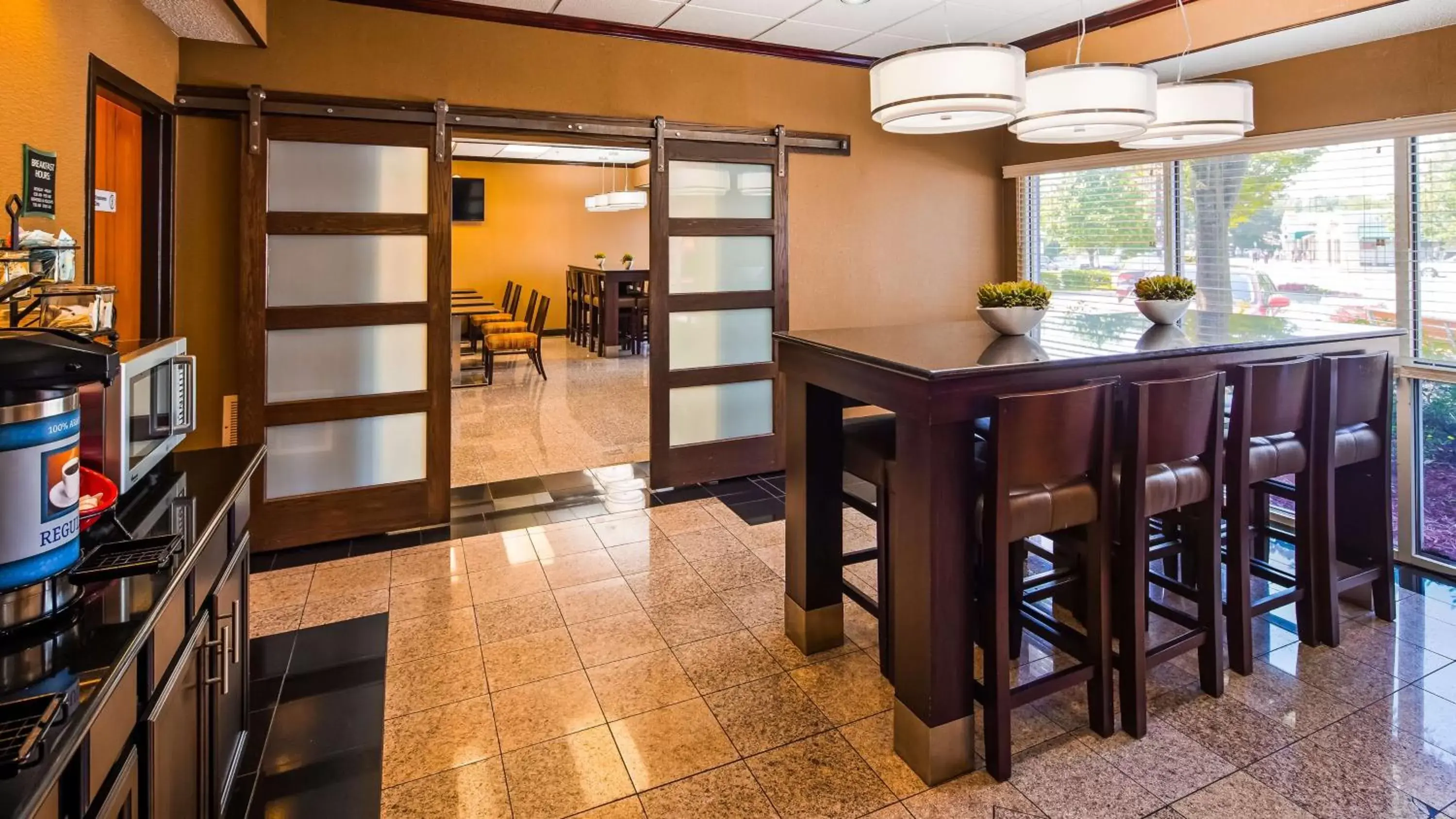 Restaurant/places to eat in Best Western Gwinnett Center