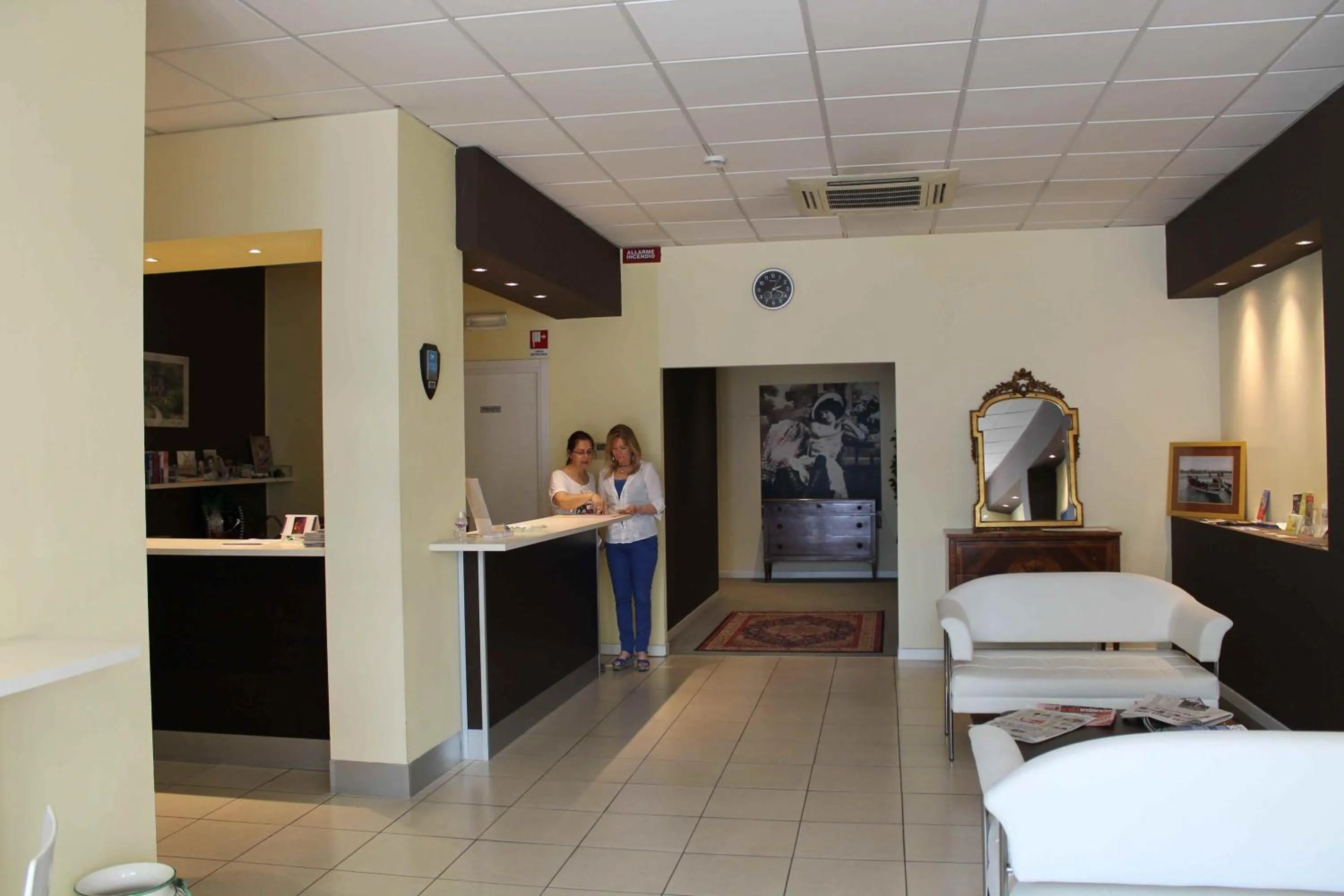 Lobby or reception, Bed in Hotel Cremona Viale