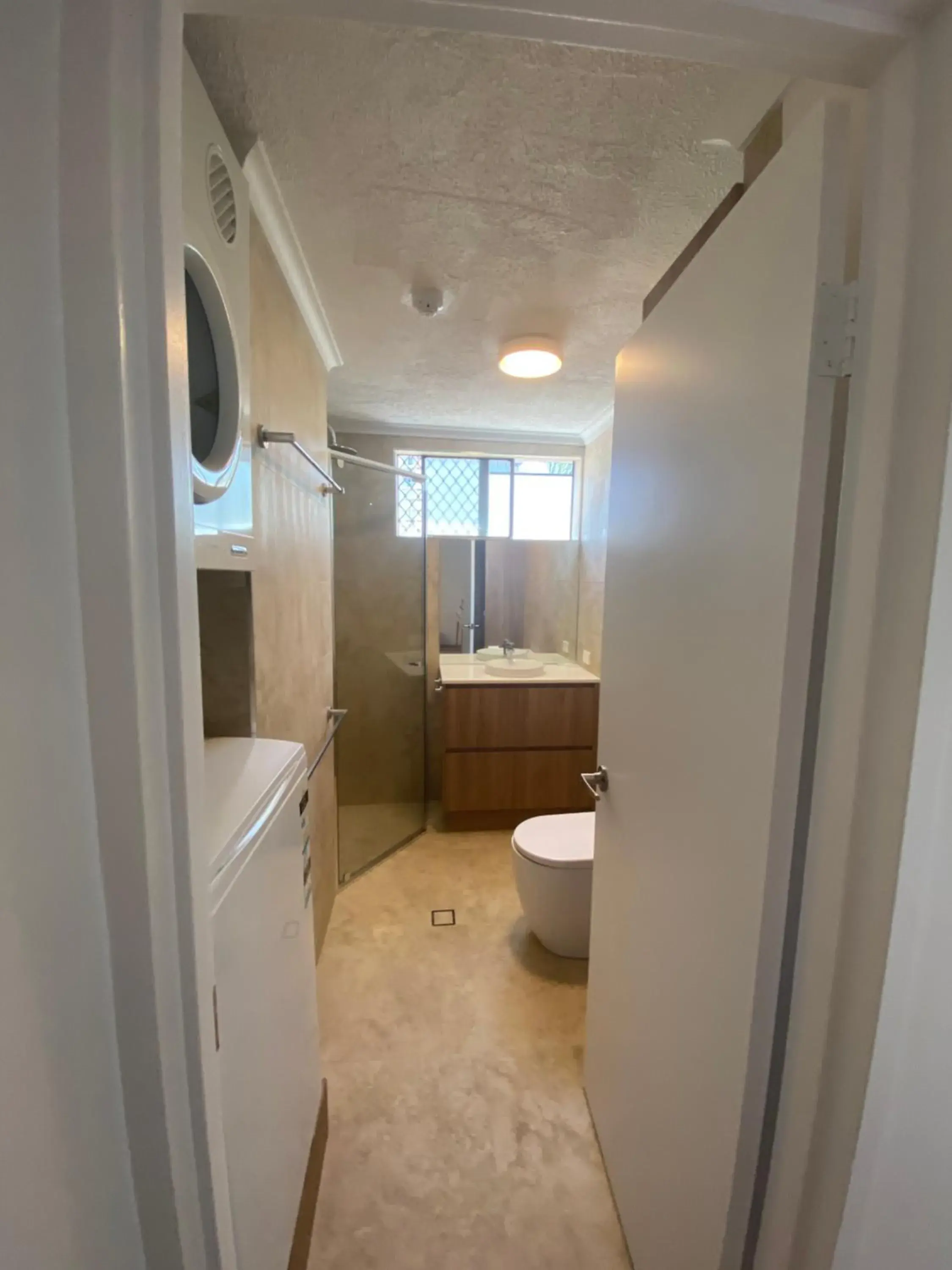 Bathroom in Enderley Gardens Resort