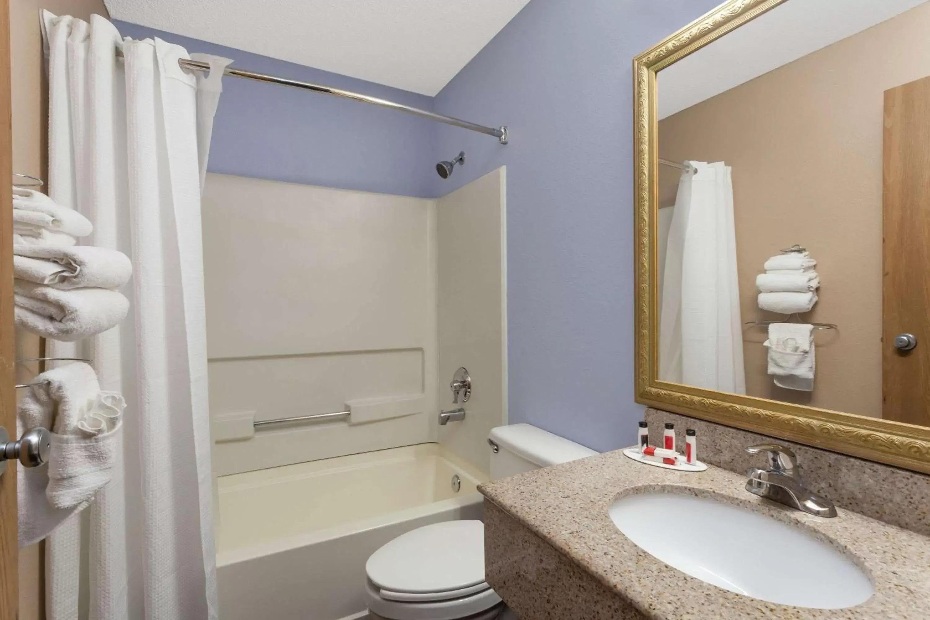 Bathroom in Super 8 by Wyndham Havre De Grace Aberdeen Area