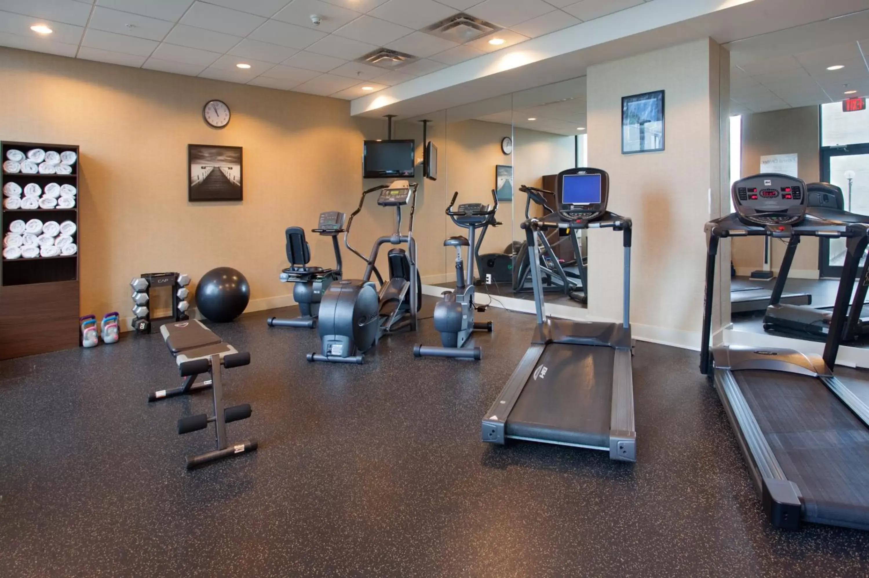 Fitness centre/facilities, Fitness Center/Facilities in Holiday Inn Vancouver-Centre Broadway, an IHG Hotel