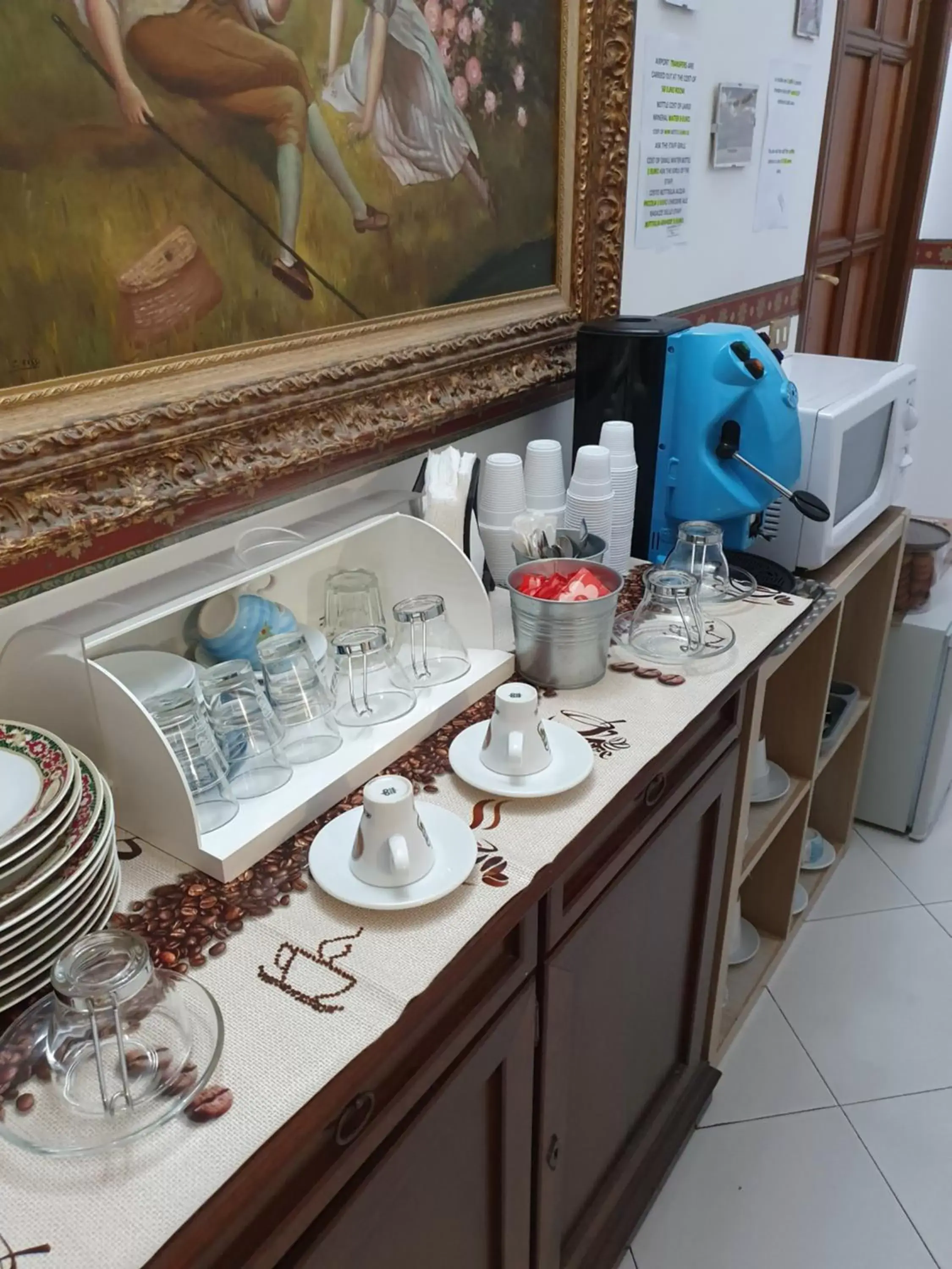 Food and drinks, Kitchen/Kitchenette in Alba central City