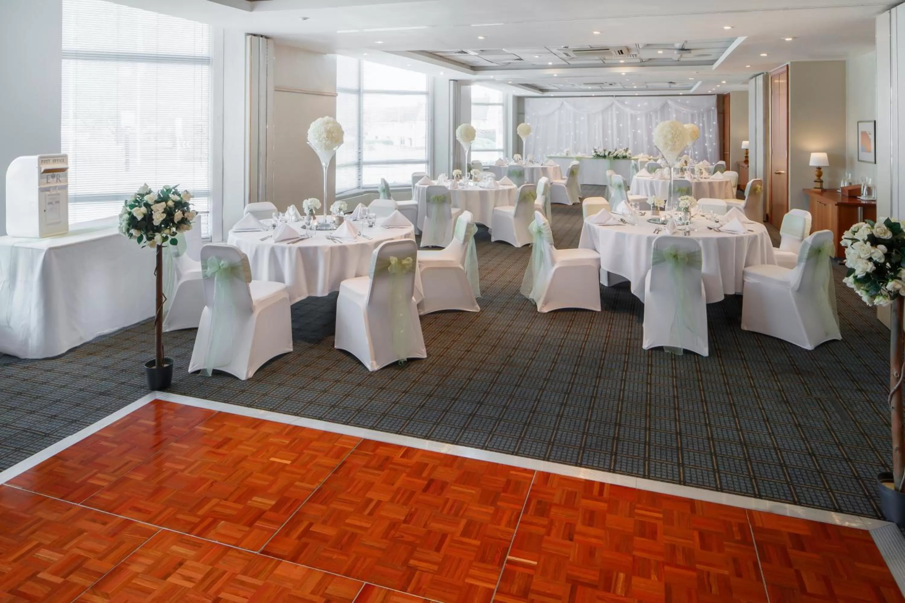 wedding in Holiday Inn Basingstoke by IHG