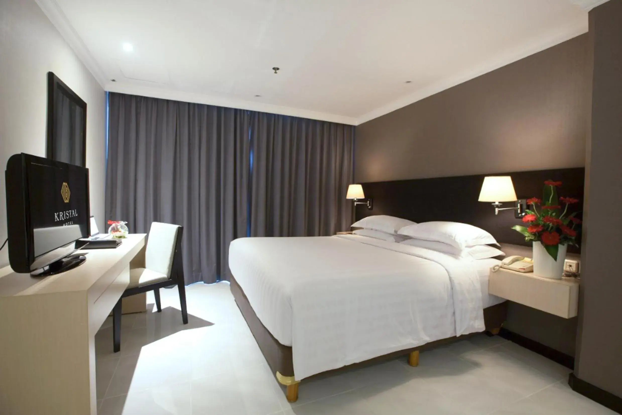 Bedroom, Bed in Kristal Hotel Jakarta