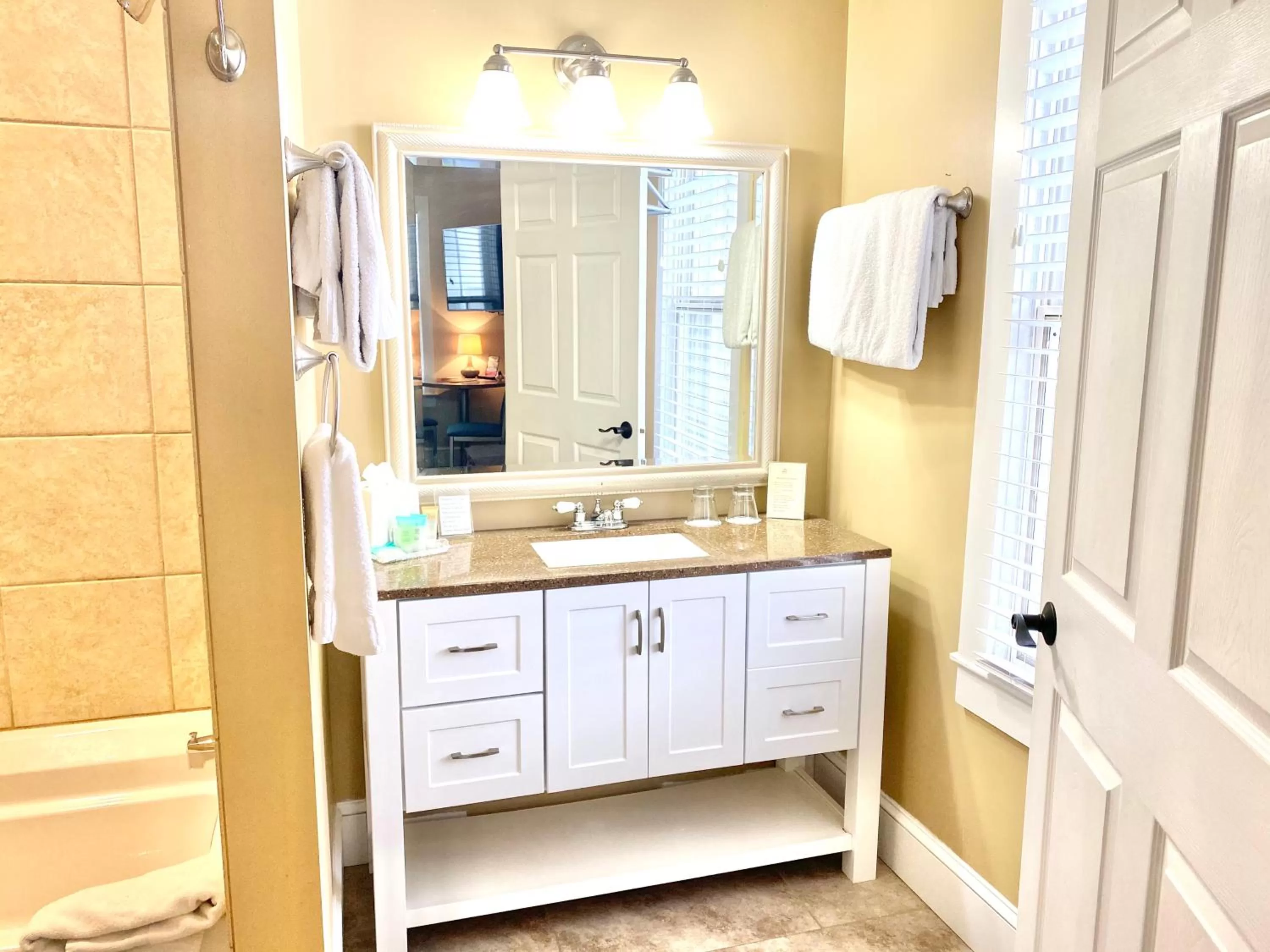Bathroom in Harbor House Inn