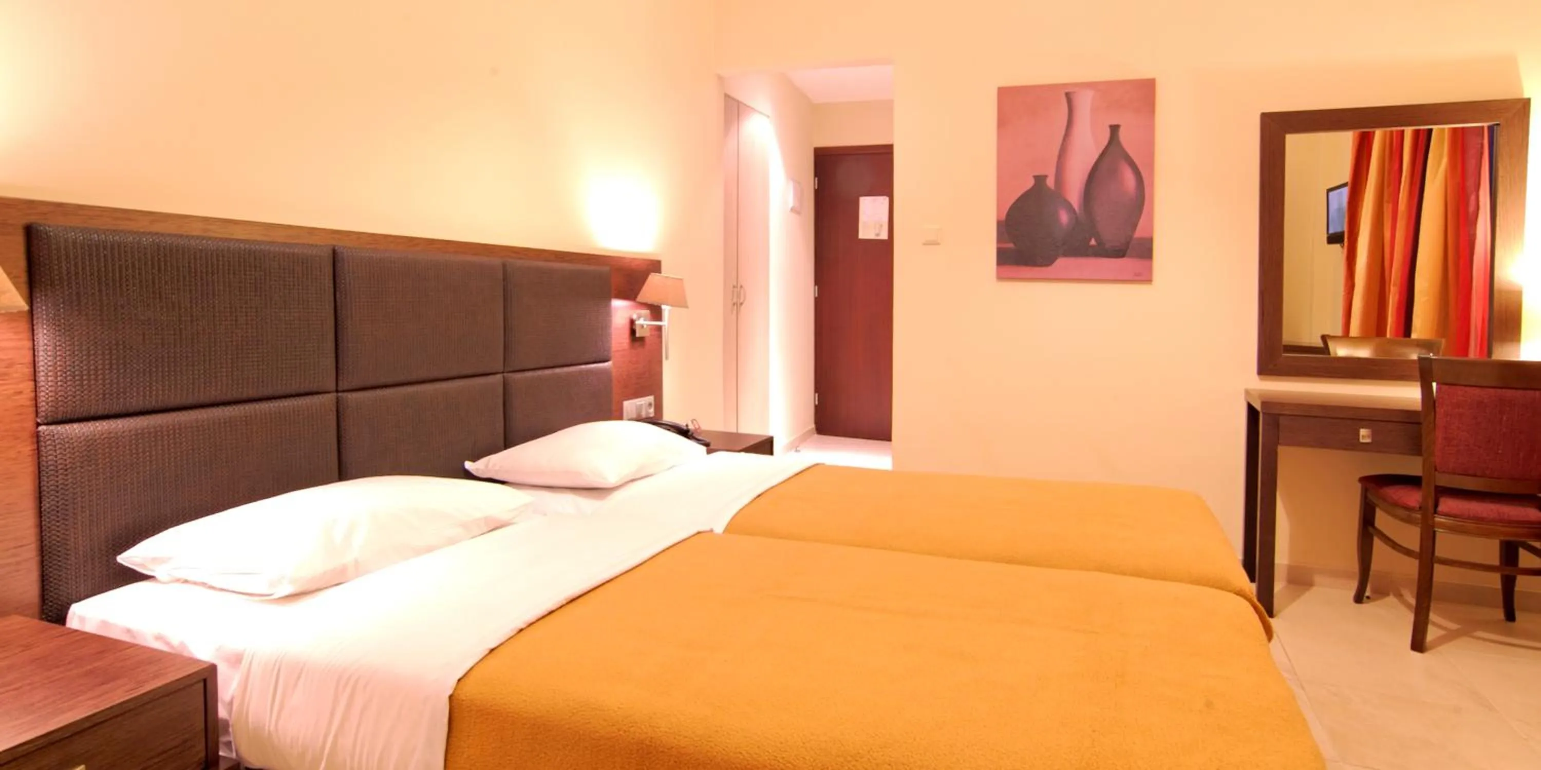 Photo of the whole room, Bed in San Nectarios