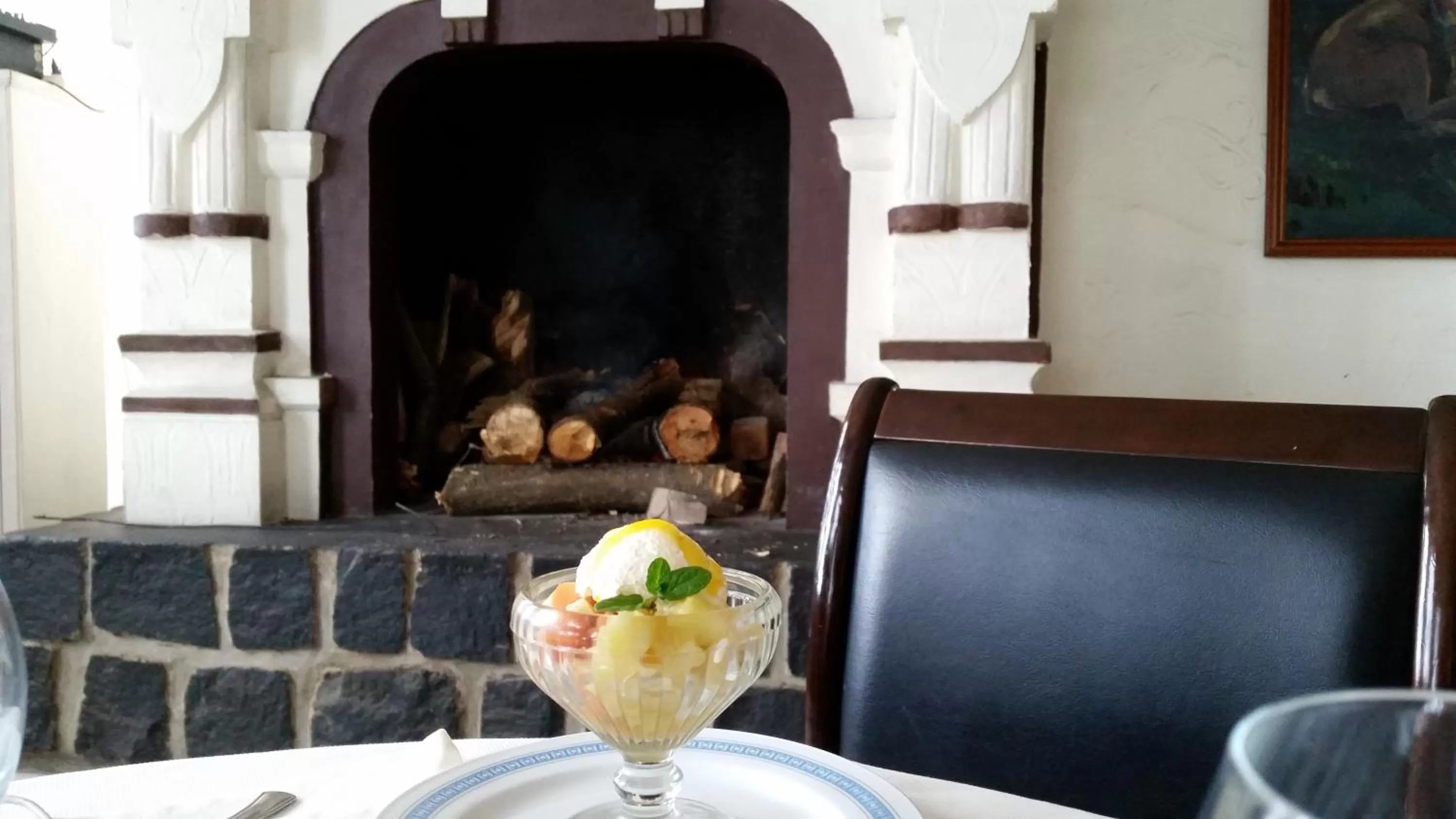 Restaurant/places to eat in Relais De La Haute Ville Tana