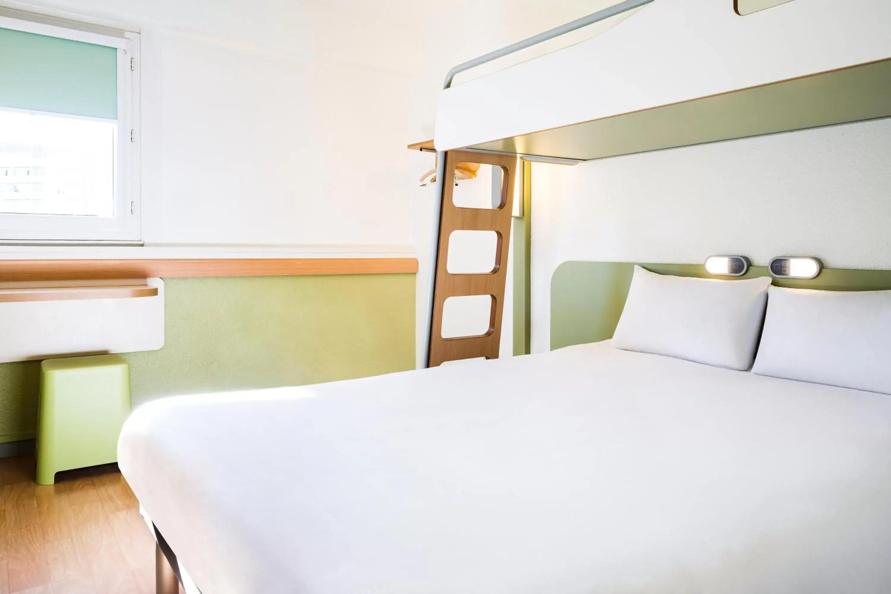 Bedroom, Bunk Bed in ibis budget Toulouse Centre Gare