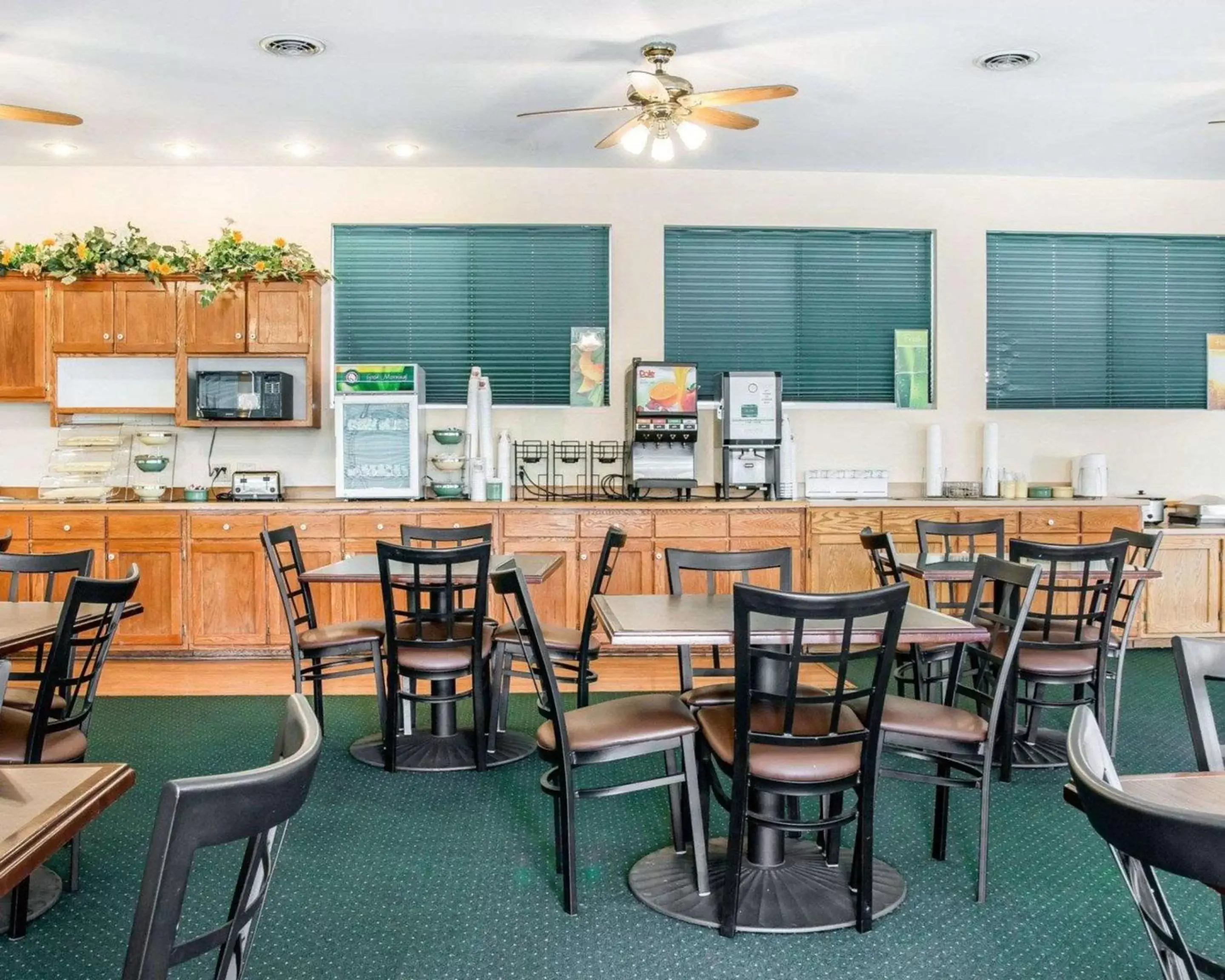 Restaurant/places to eat in Quality Inn & Suites Mackinaw City Beachfront Restaurant/places to eat in Quality Inn & Suites Mackinaw City Beachfront