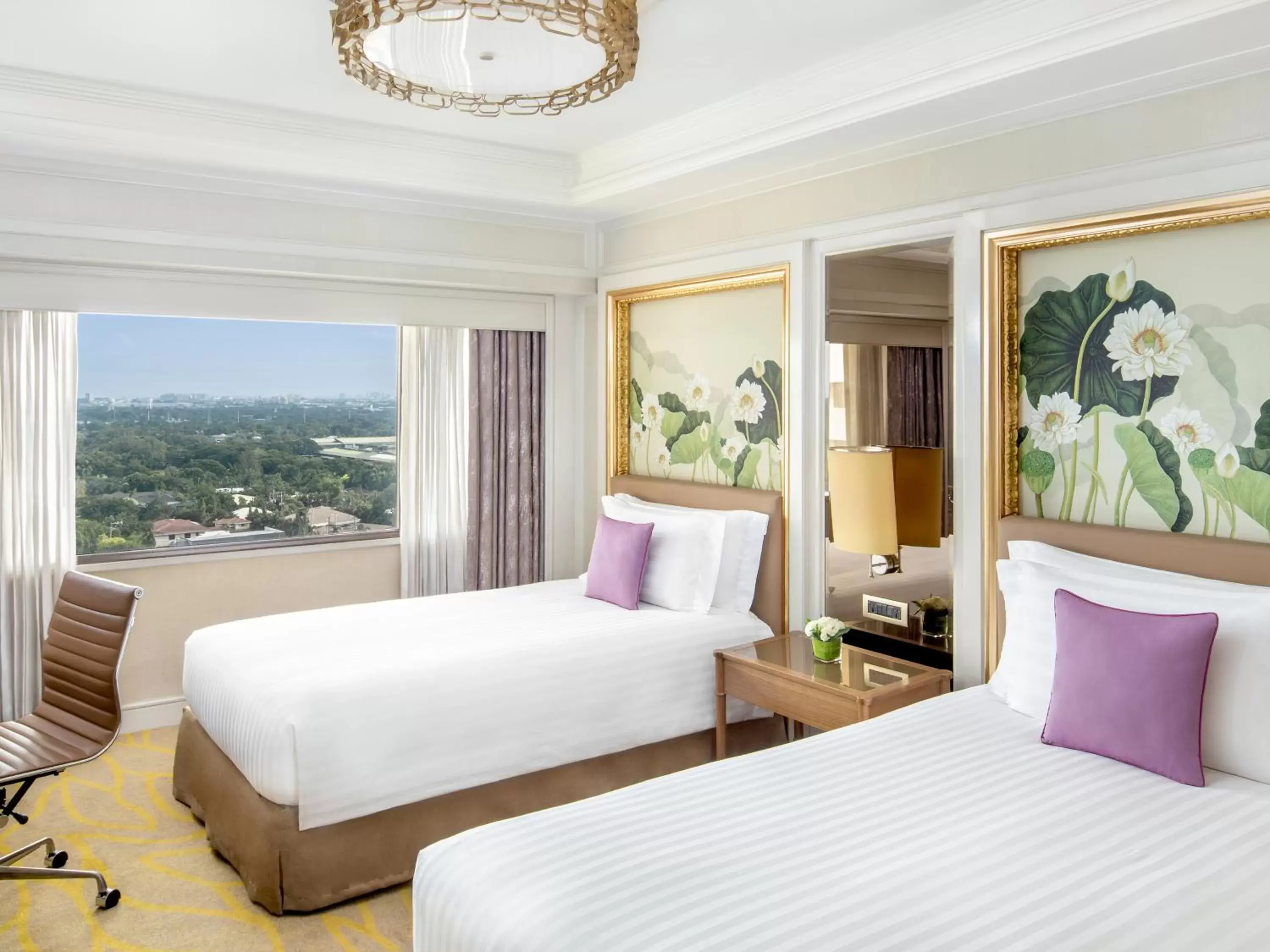 Bedroom, Bed in Dusit Thani Manila