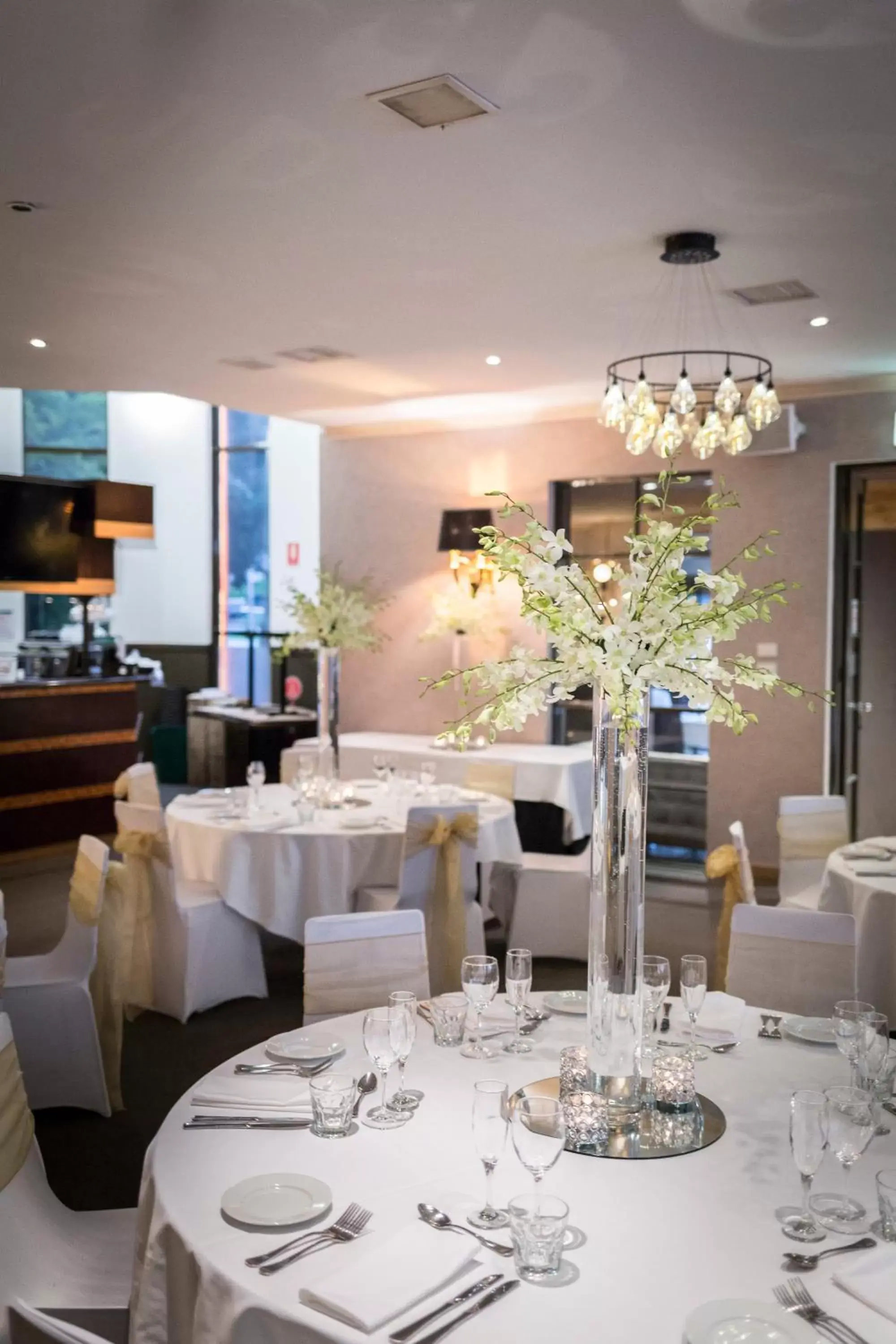 Property building, Restaurant/Places to Eat in Eltham Gateway Hotel & Conference Centre