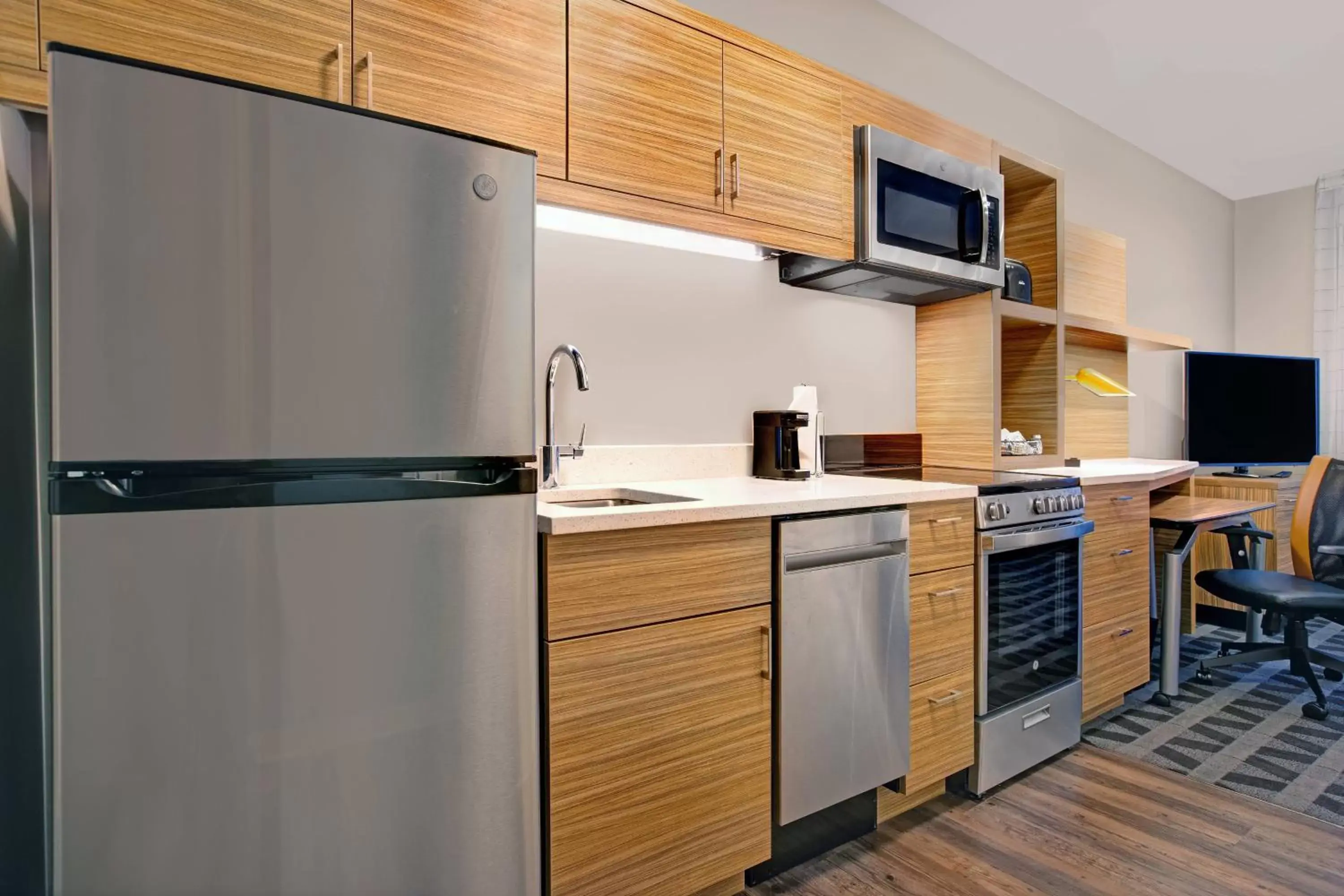 Kitchen or kitchenette, Kitchen/Kitchenette in TownePlace Suites by Marriott Potomac Mills Woodbridge