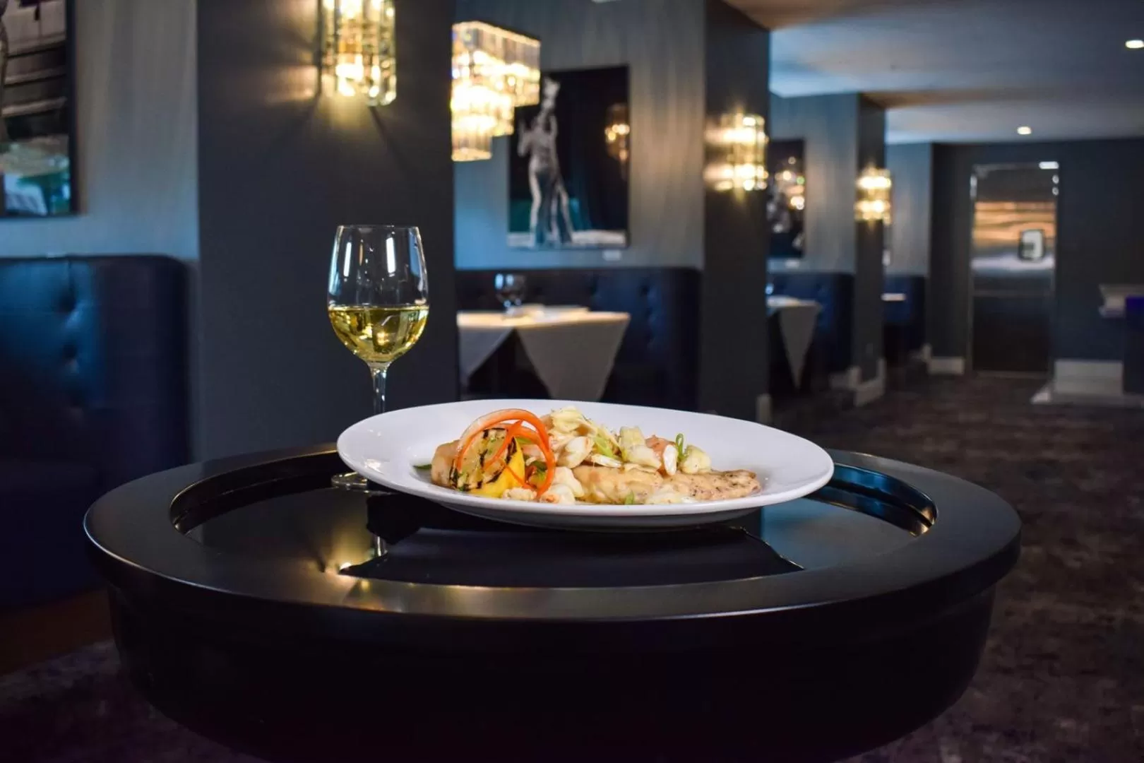 Restaurant/places to eat in Hotel Legends