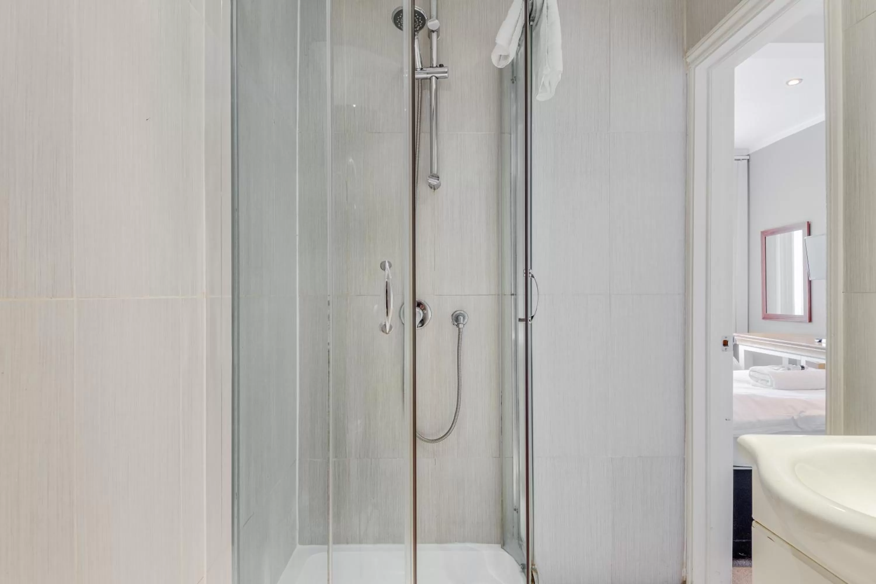 Shower in 1 Lexham Gardens Hotel