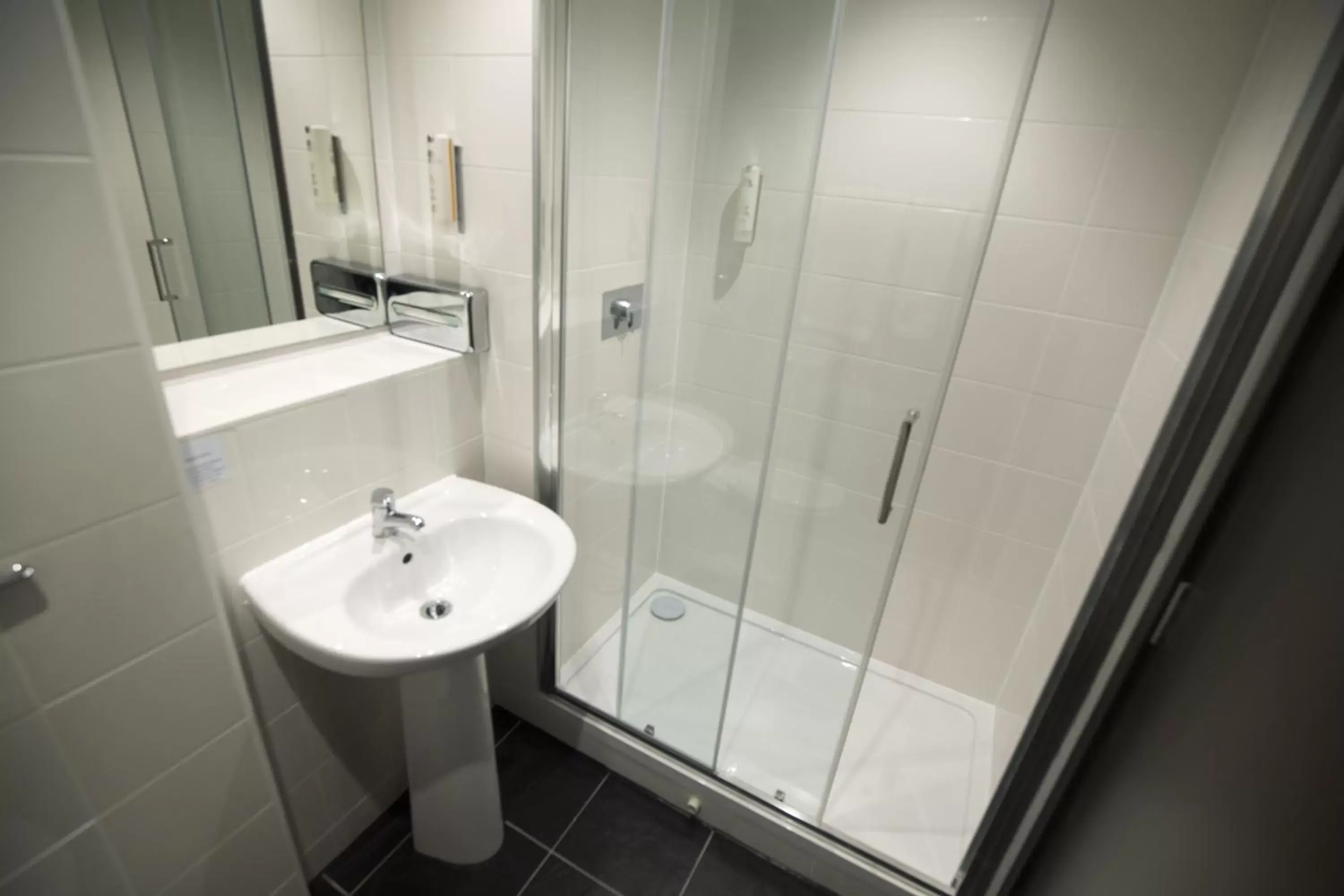 Bathroom in Ramada Milton Keynes