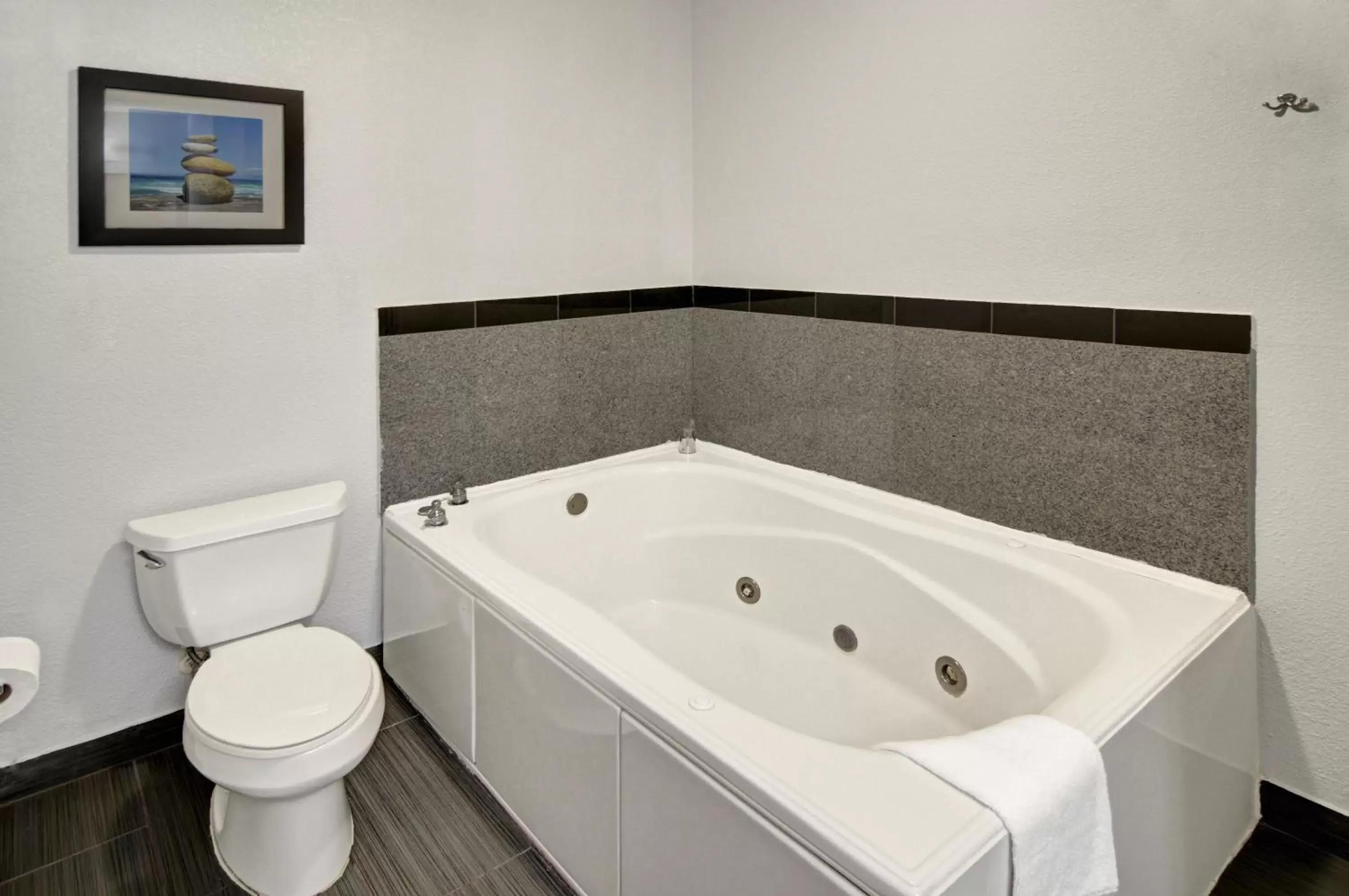 Bathroom in Comfort Inn & Suites Beachfront