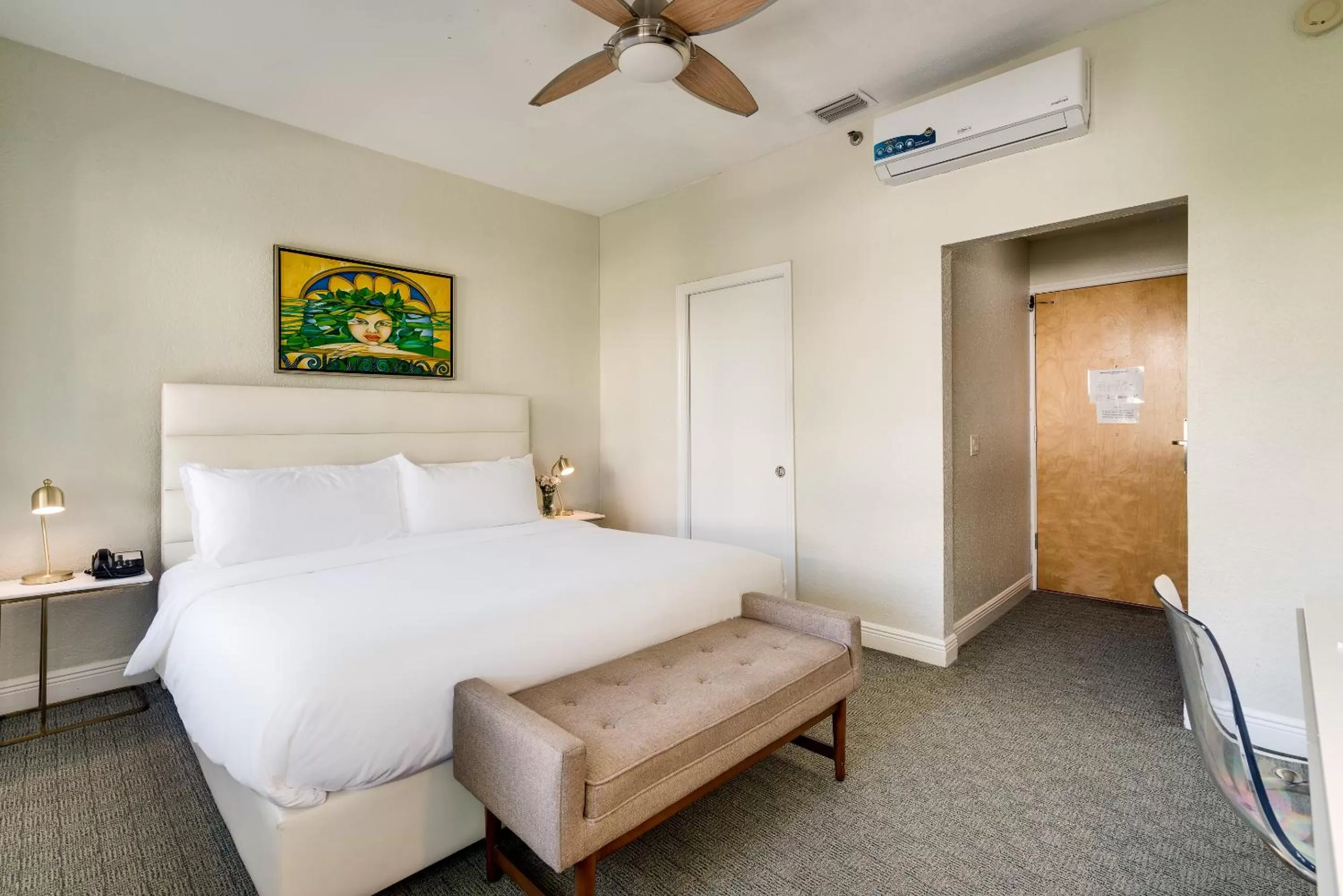 Bedroom, Bed in Crest Hotel Suites