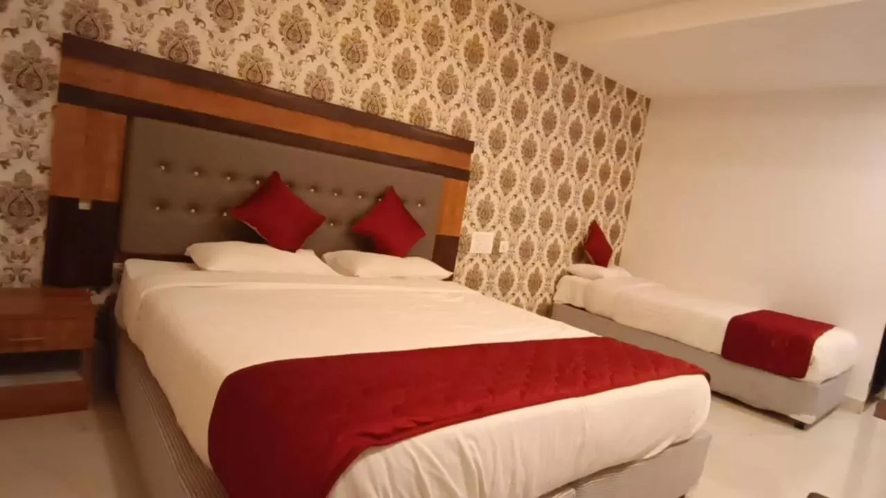 Bed in Hotel Woodside Prestige