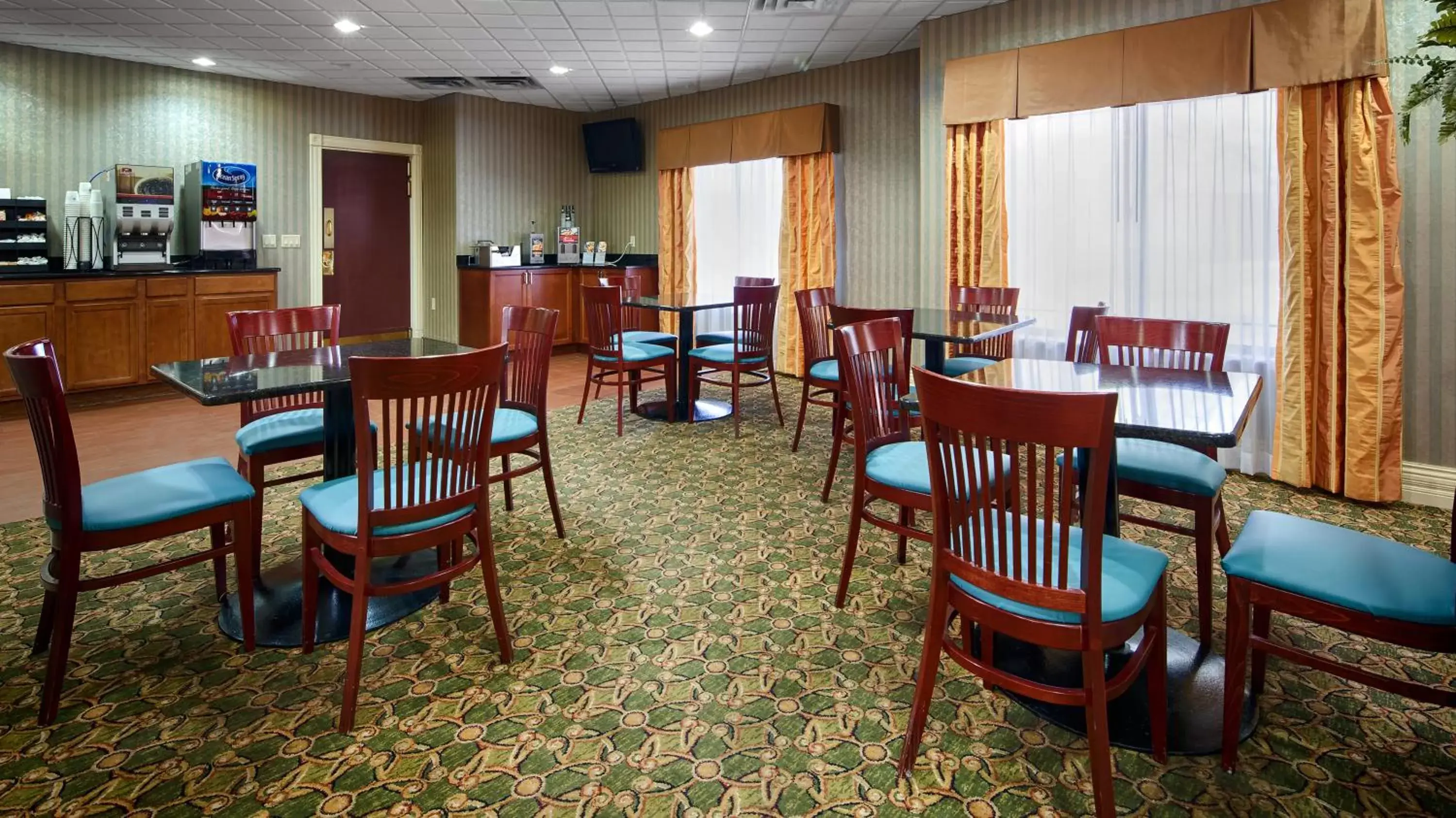 American breakfast, Restaurant/Places to Eat in Best Western Plus Kalamazoo Suites