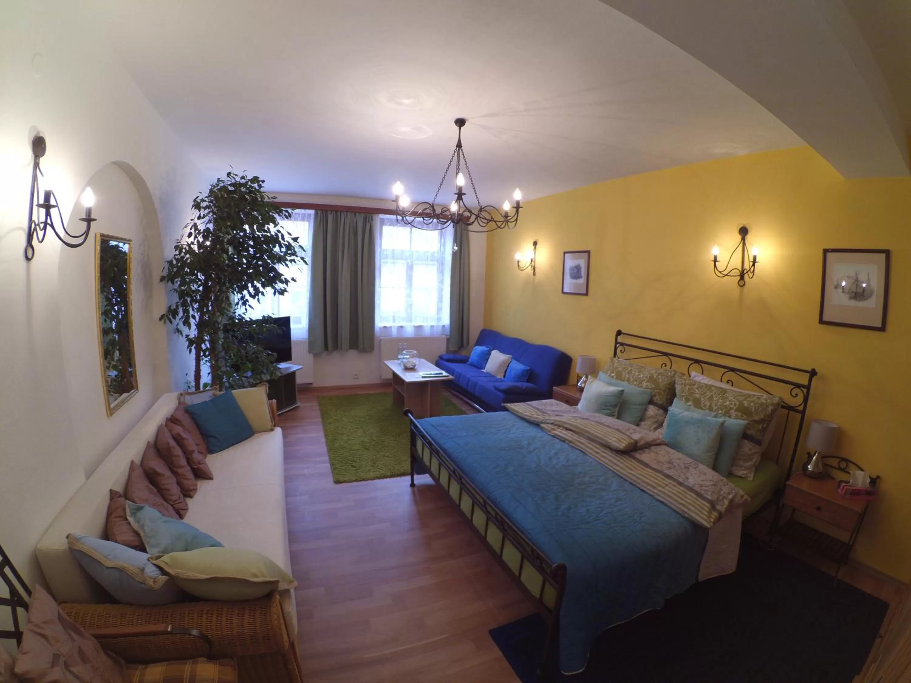 Photo of the whole room, Bed in Hotel Atrium