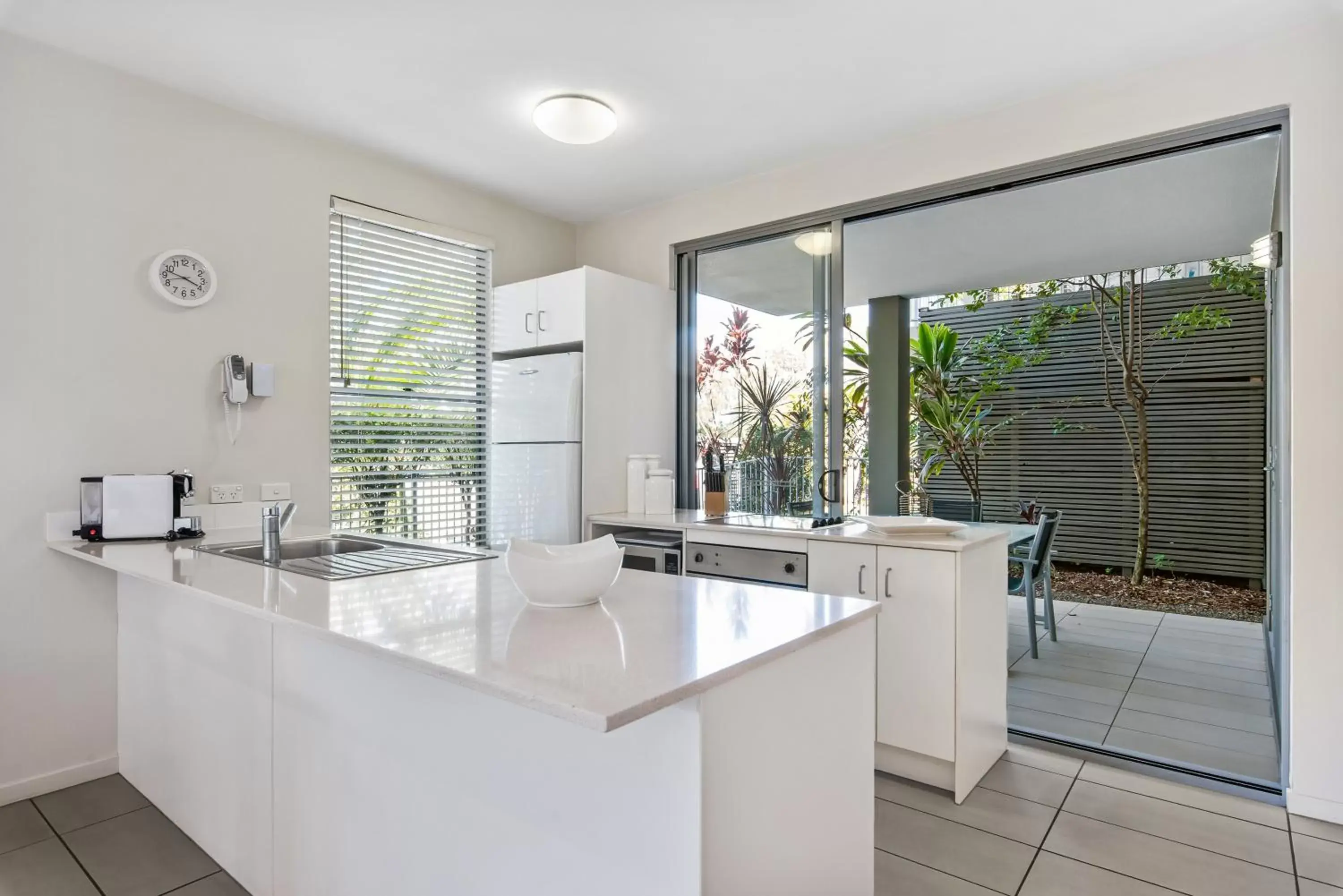 Kitchen or kitchenette, Kitchen/Kitchenette in Metzo Noosa Resort