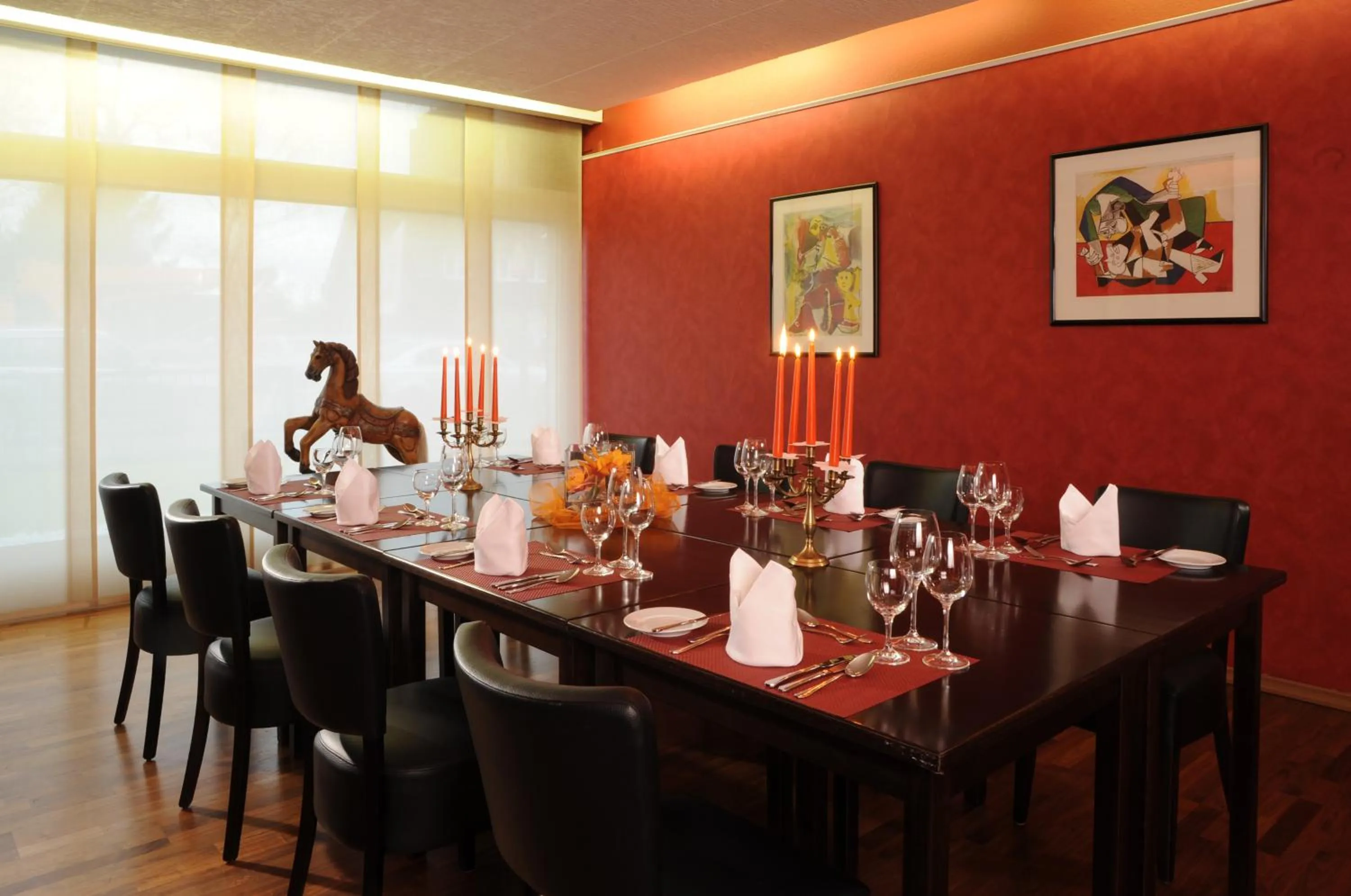 Restaurant/places to eat in Air Hotel Wartburg