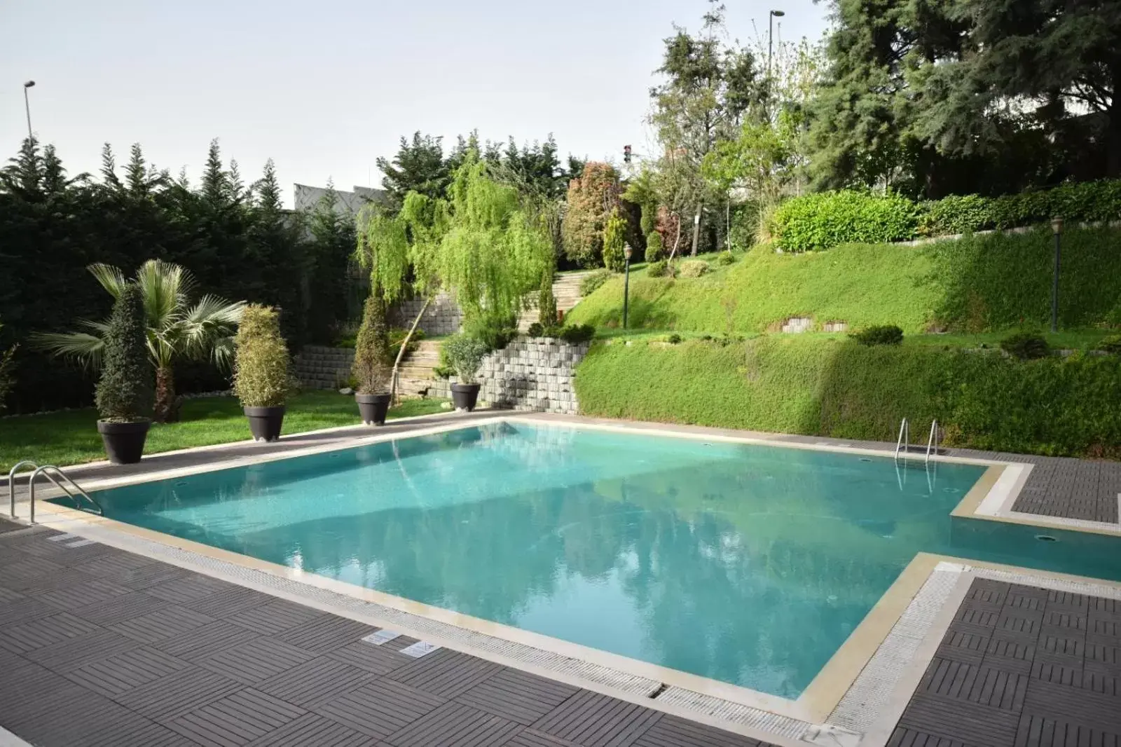 Swimming pool in Istanbul Gonen Hotel
