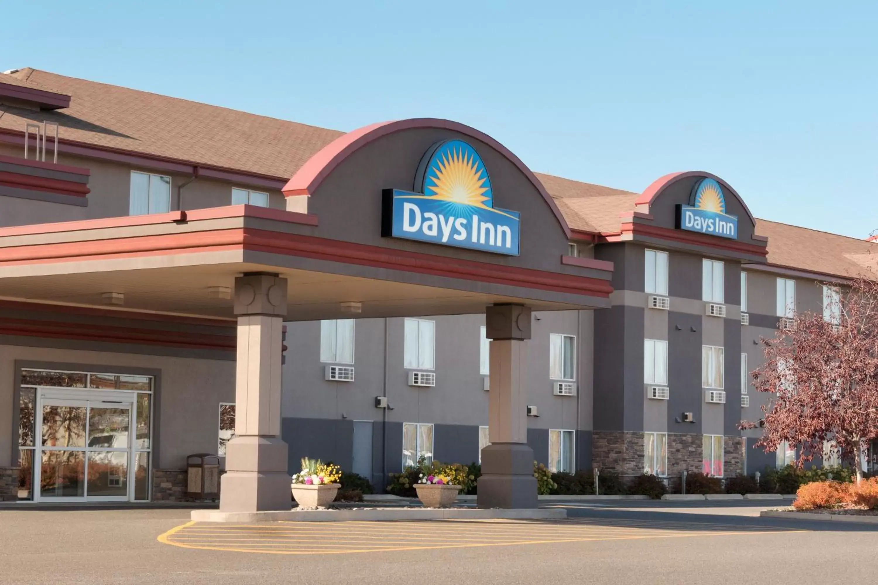 Facade/entrance, Property Building in Days Inn & Suites by Wyndham Thunder Bay