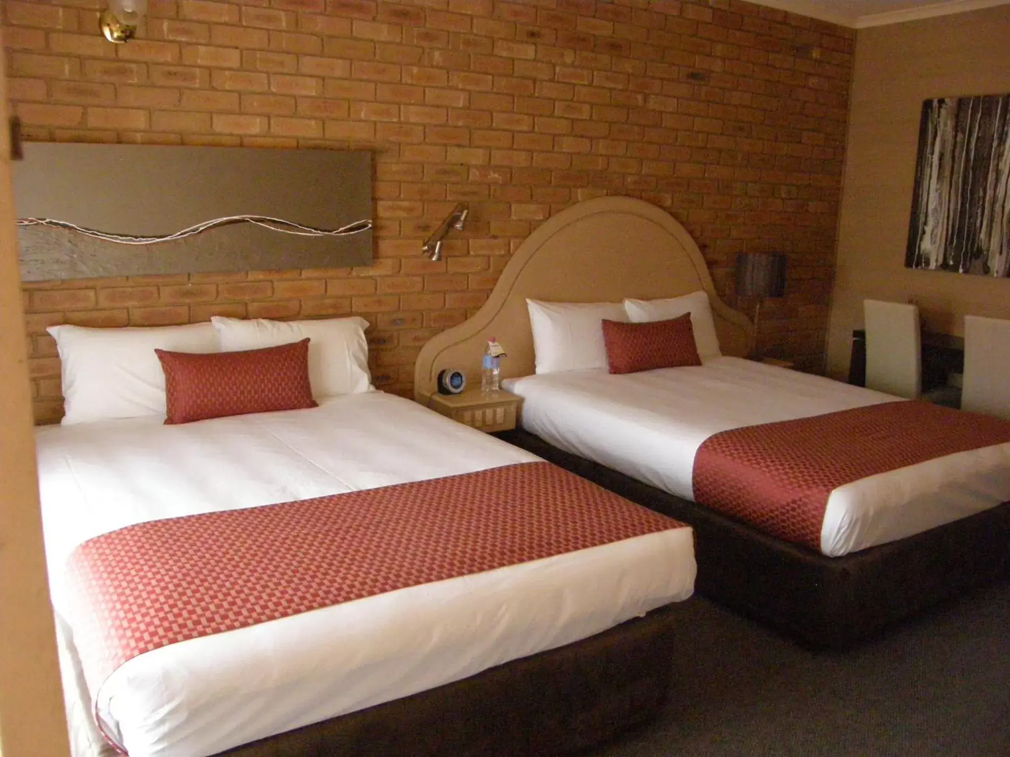 Photo of the whole room, Bed in Quality Inn Colonial