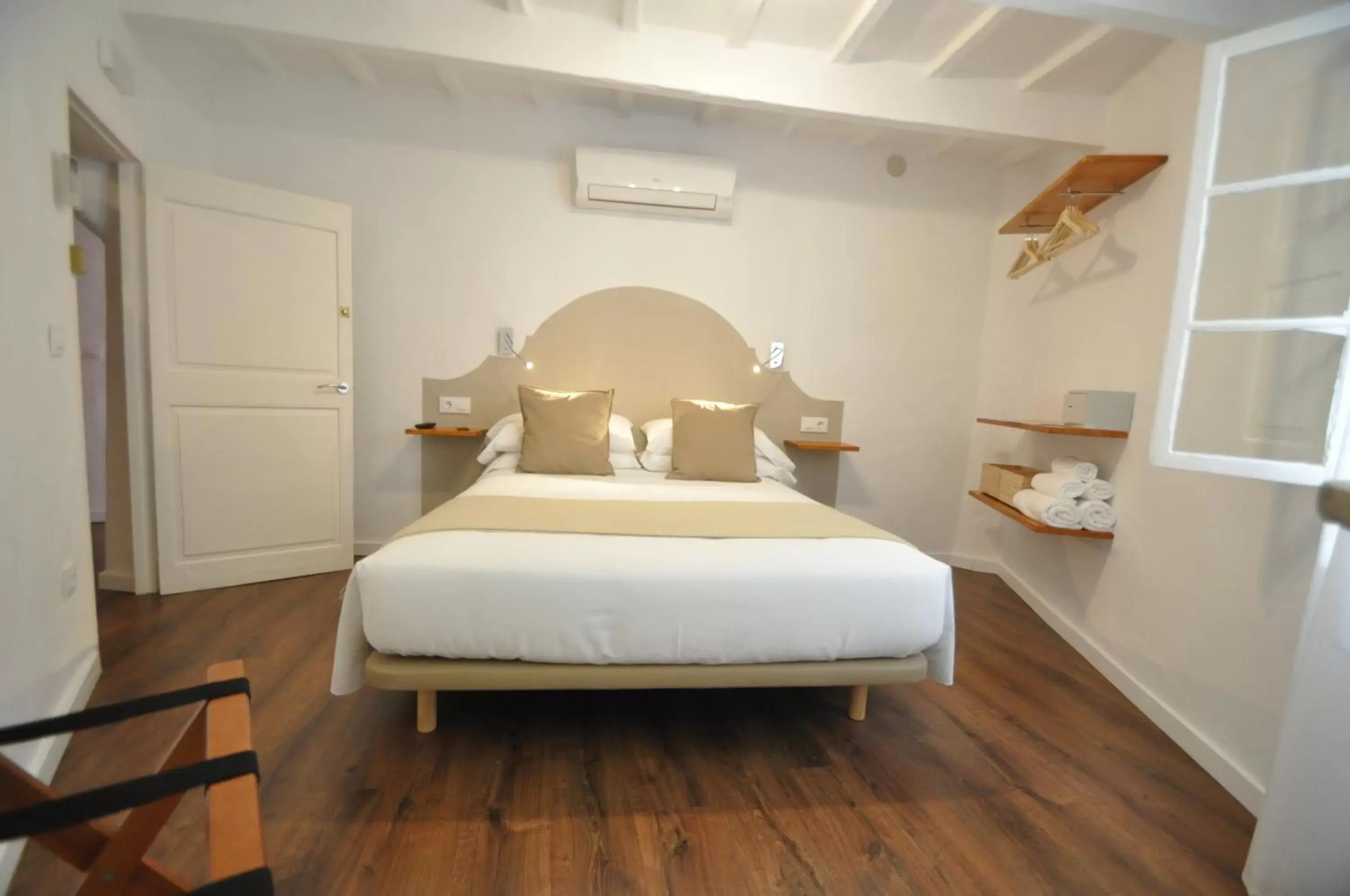 Photo of the whole room, Bed in Port Antic Ciutadella by My Rooms Hotels