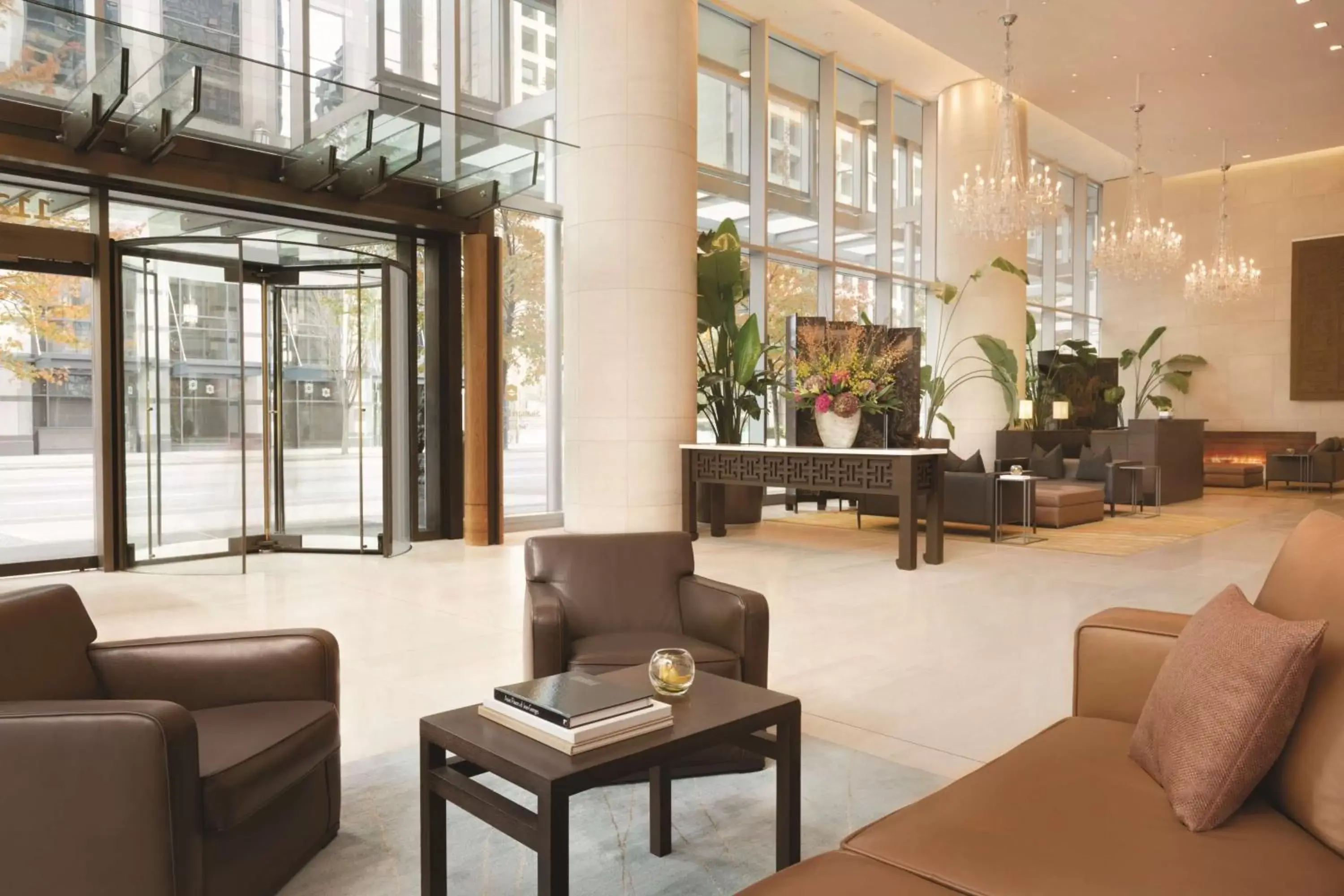 Facade/entrance in Shangri-La Vancouver Facade/entrance in Shangri-La Vancouver