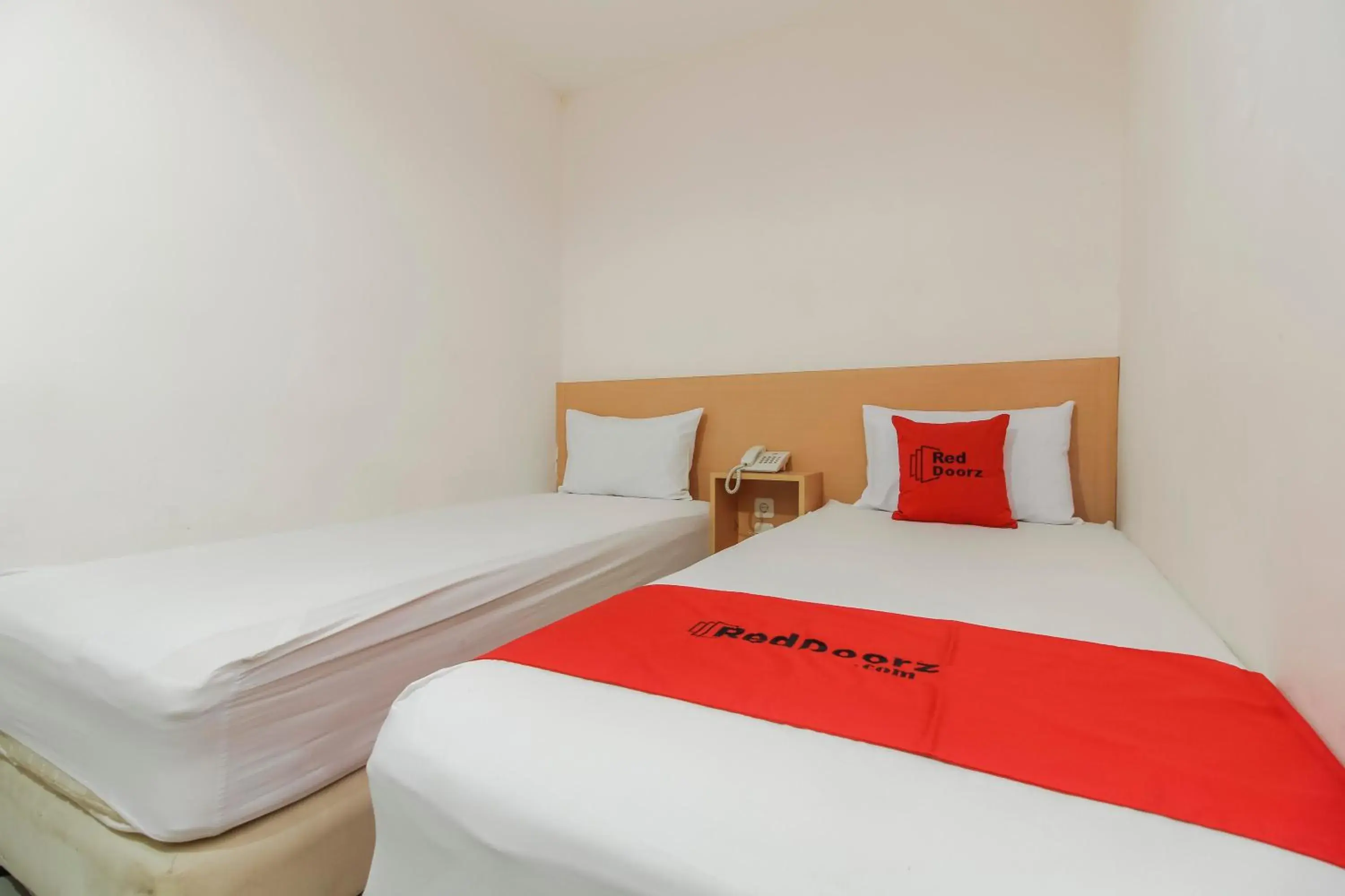 Bedroom, Bed in RedDoorz Plus near Galaxy Bekasi