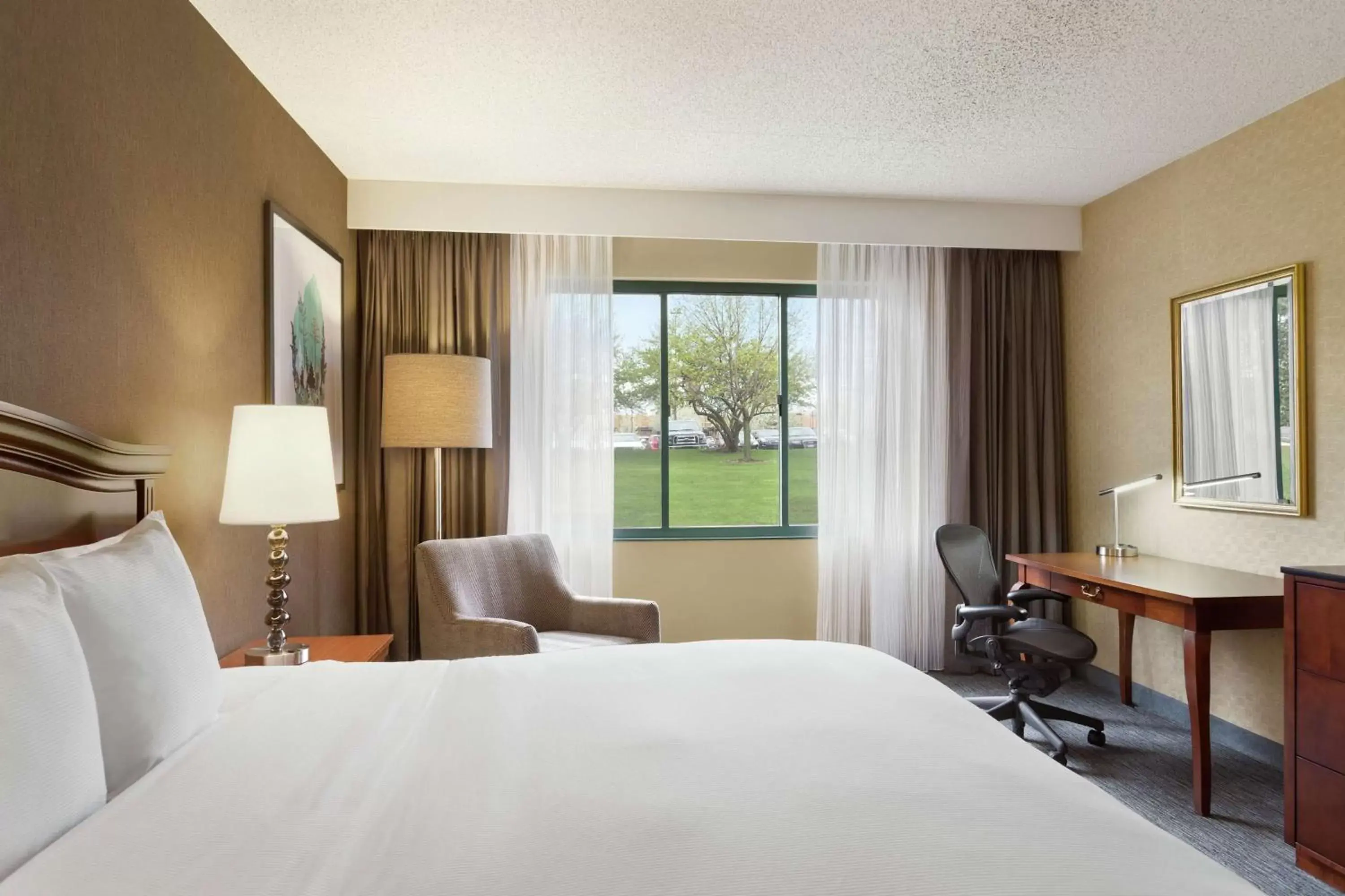 Bedroom, Bed in DoubleTree by Hilton Hotel Detroit - Novi