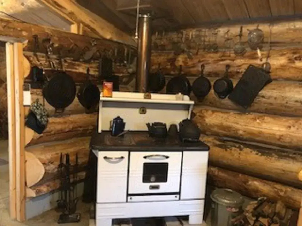 Kitchen or kitchenette, Kitchen/Kitchenette in Drummond Island Resort & Conference Center