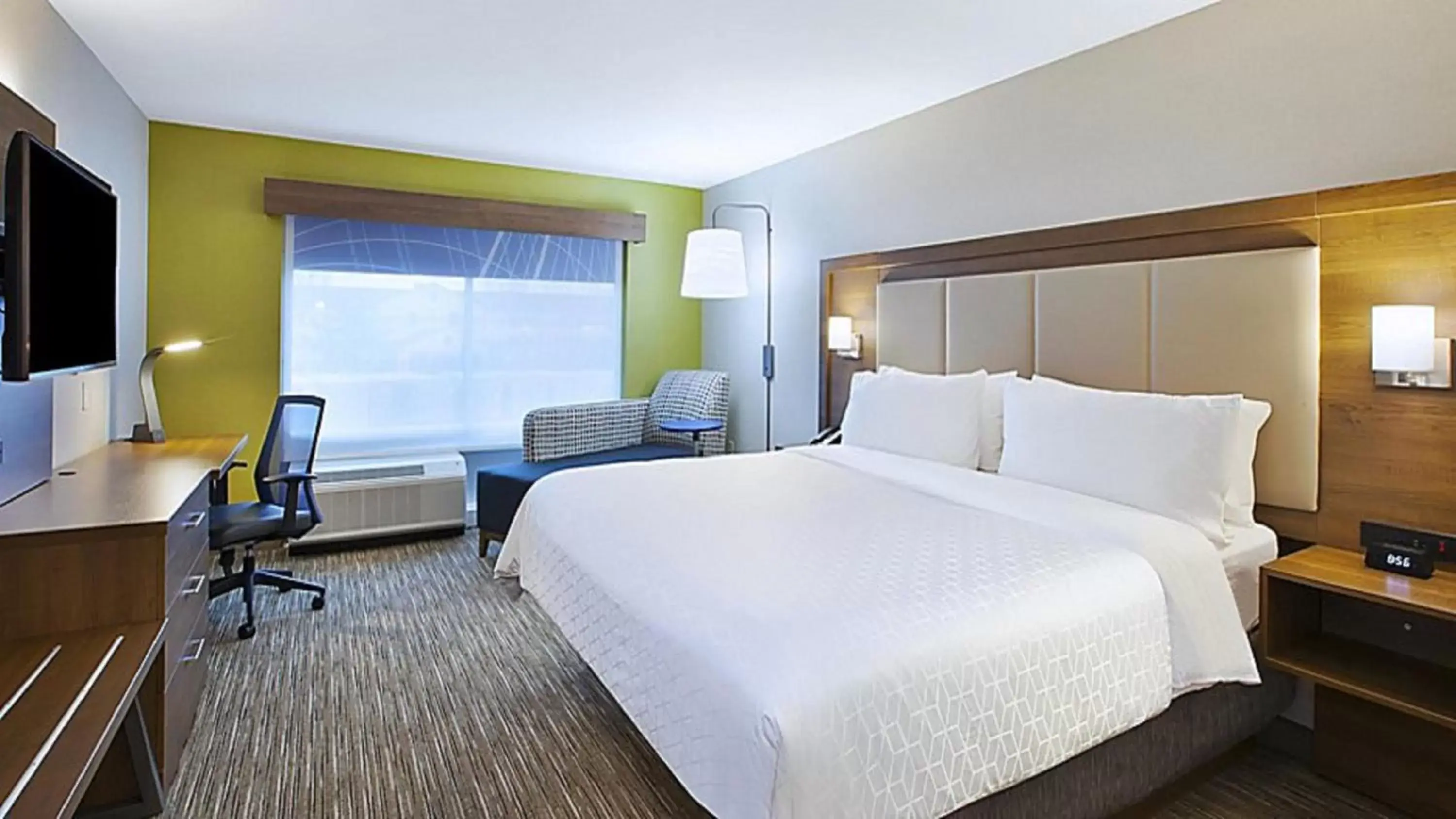 Photo of the whole room, Bed in Holiday Inn Express & Suites Grand Rapids Airport North, an IHG Hotel