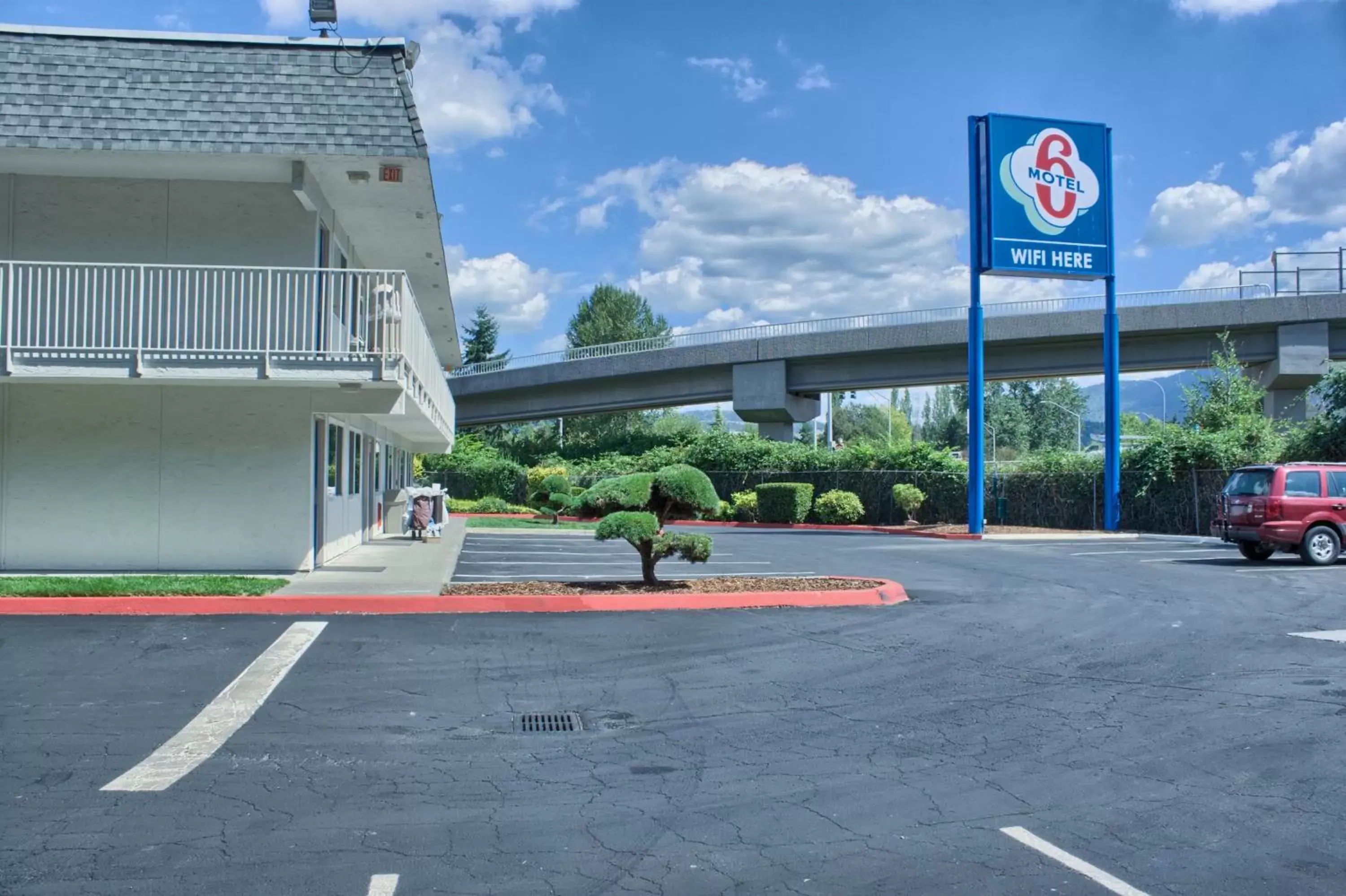 Decorative detail, Property Building in Motel 6-Issaquah, WA - Seattle - East