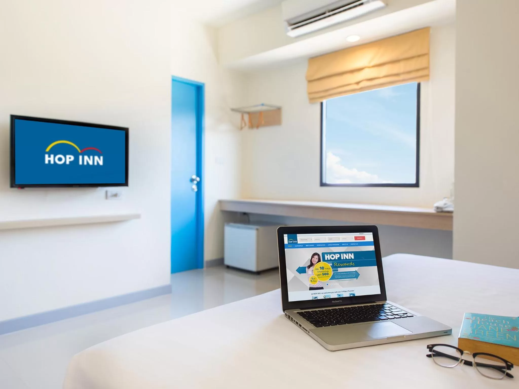 Bedroom, Bed in HOP INN Chonburi