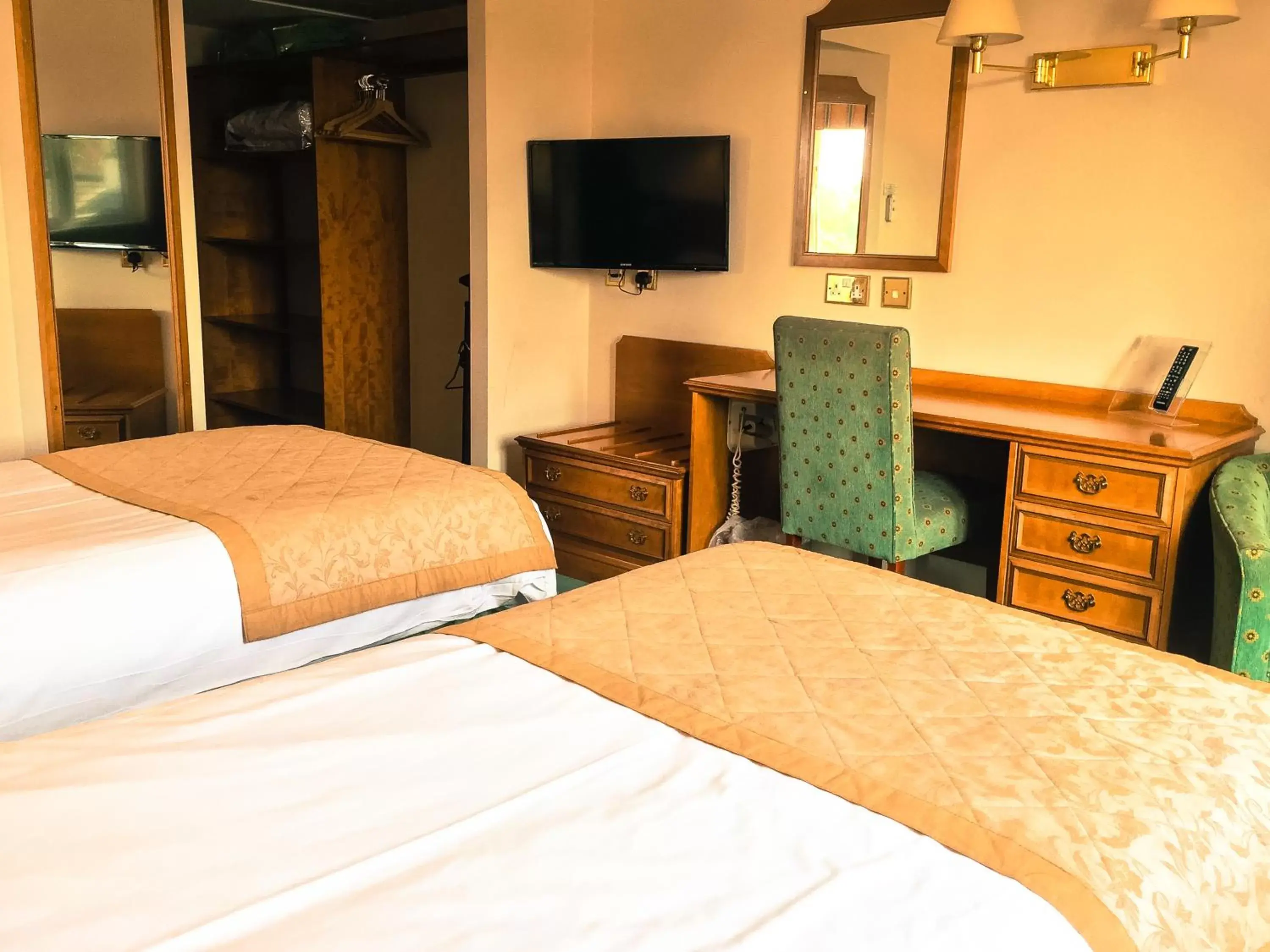 Superior Twin Room in Arden Hotel And Leisure Club