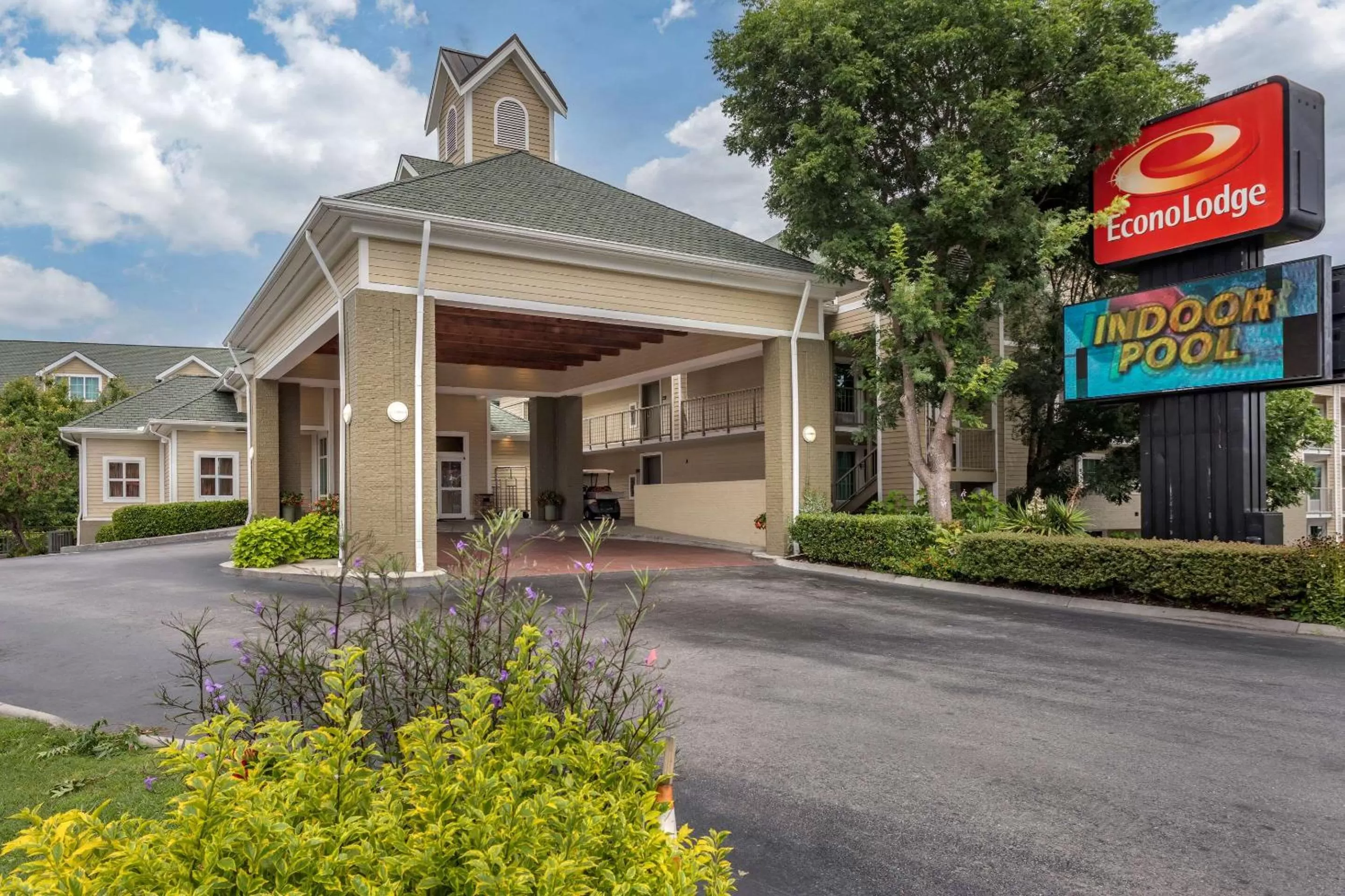 Property building in Econo Lodge Pigeon Forge Riverside