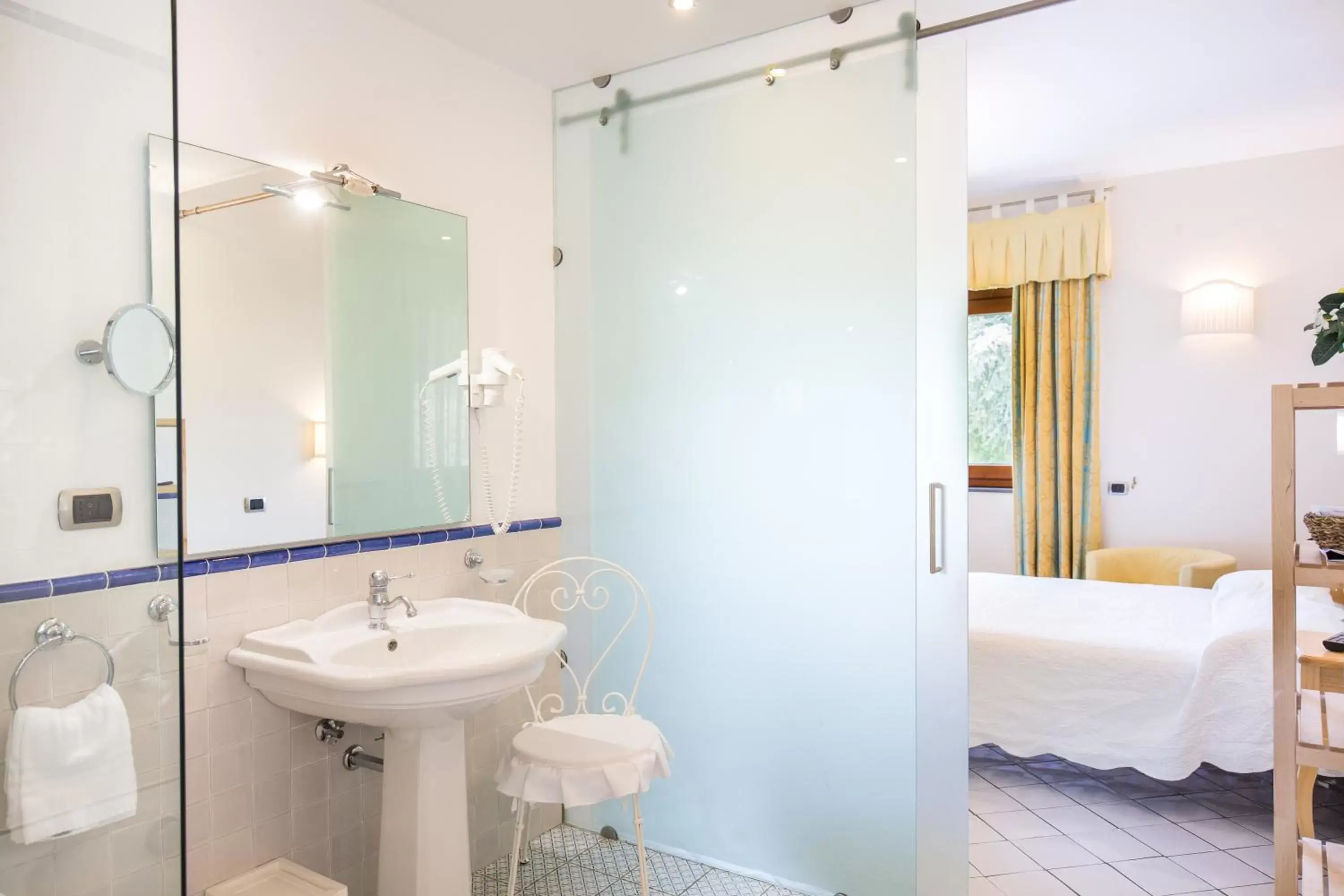 Bathroom in Hotel Villa Poseidon & Events
