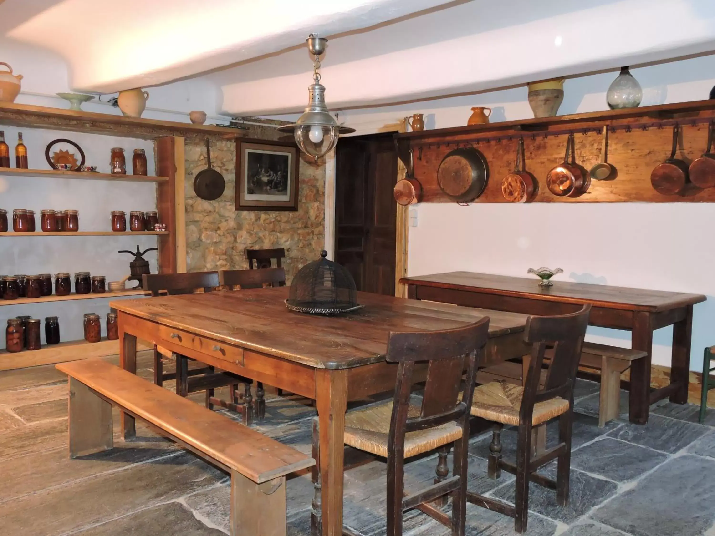 Kitchen or kitchenette, Dining Area in Domaine Le Castelet