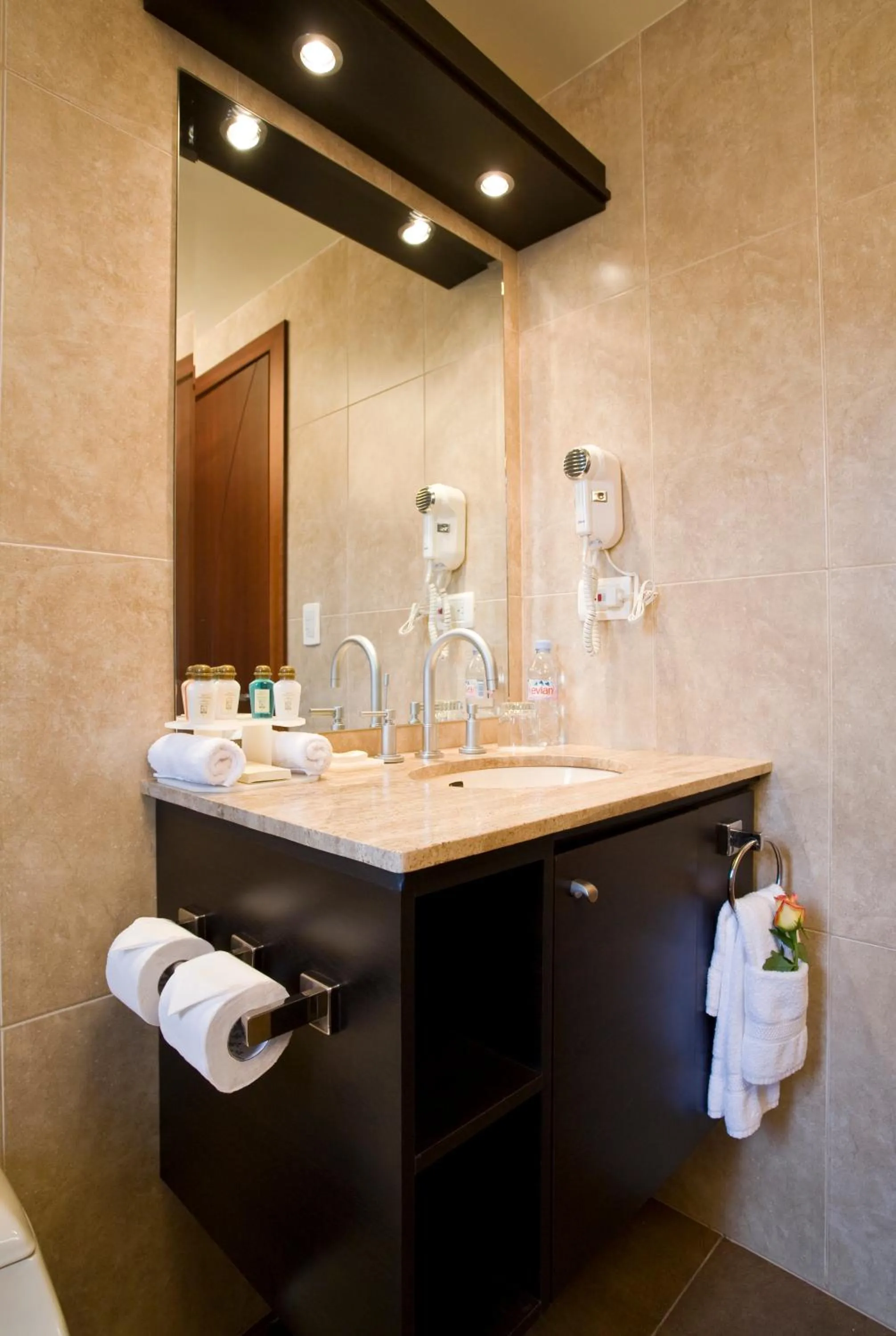 Bathroom in Hotel Stubel Suites & Cafe