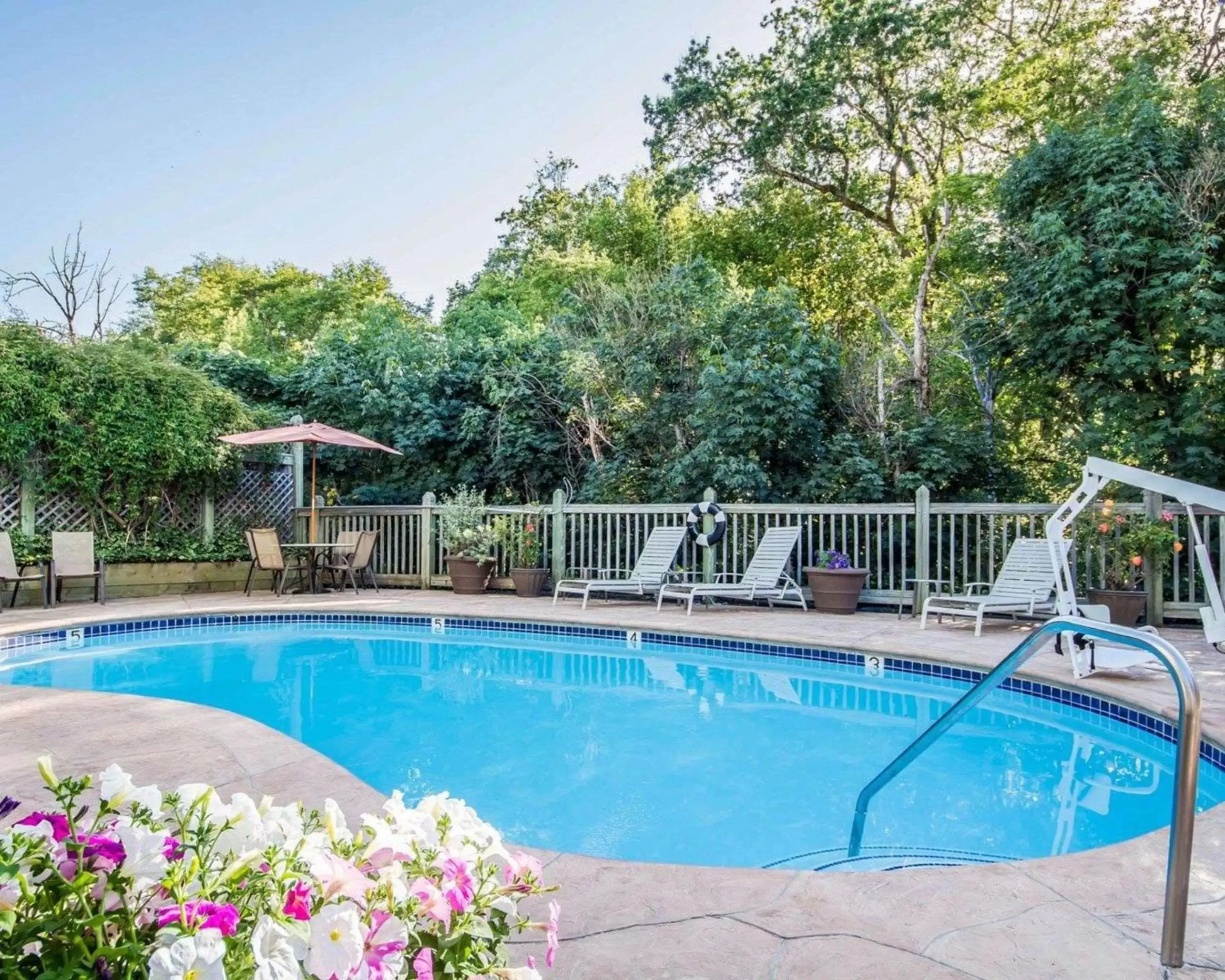 On site, Swimming Pool in Baechtel Creek Inn, Ascend Hotel Collection