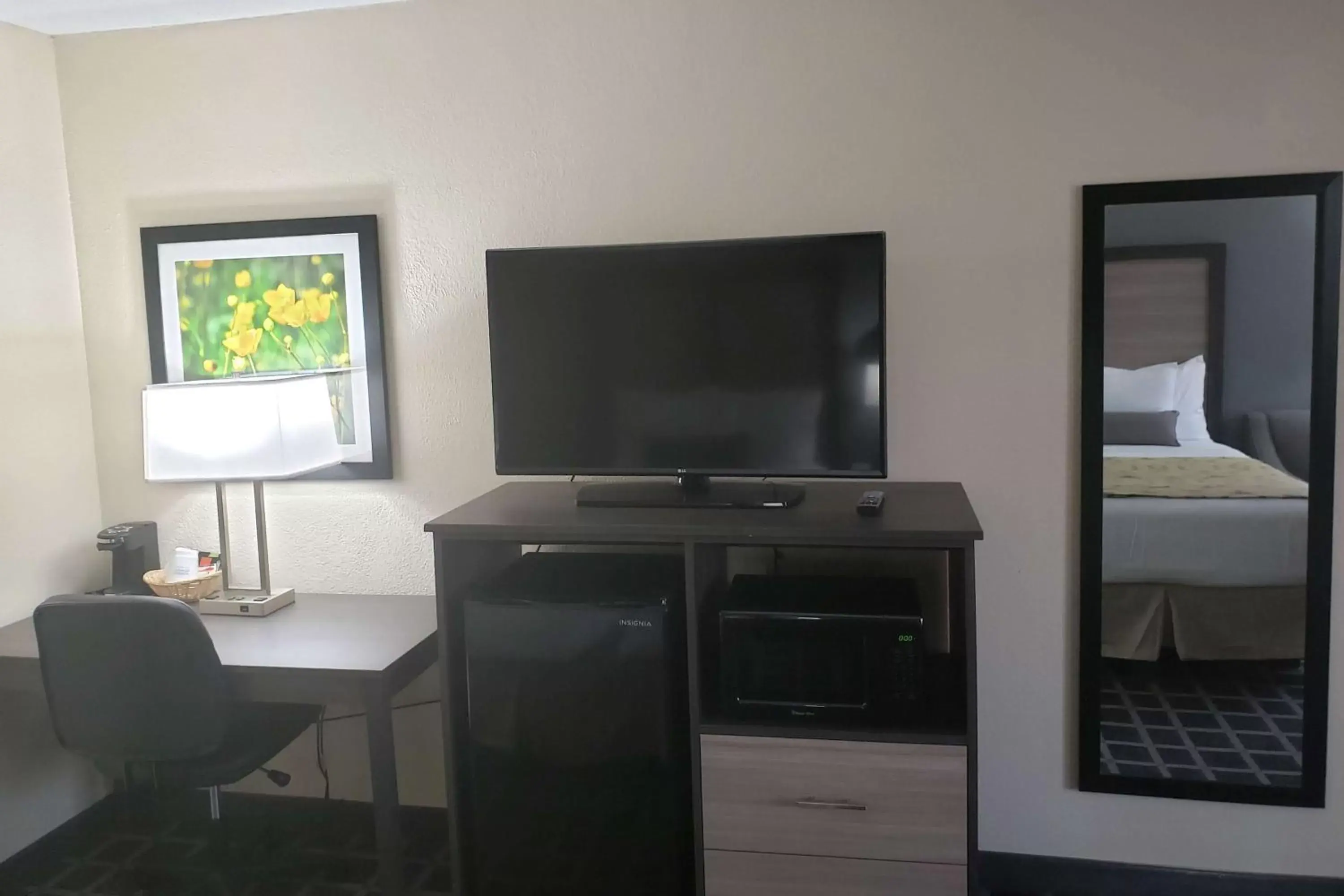 Photo of the whole room in Baymont by Wyndham Morganton Photo of the whole room in Baymont by Wyndham Morganton