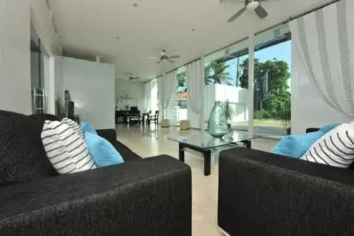 Day, Seating Area in Watermark Luxury Oceanfront Residences