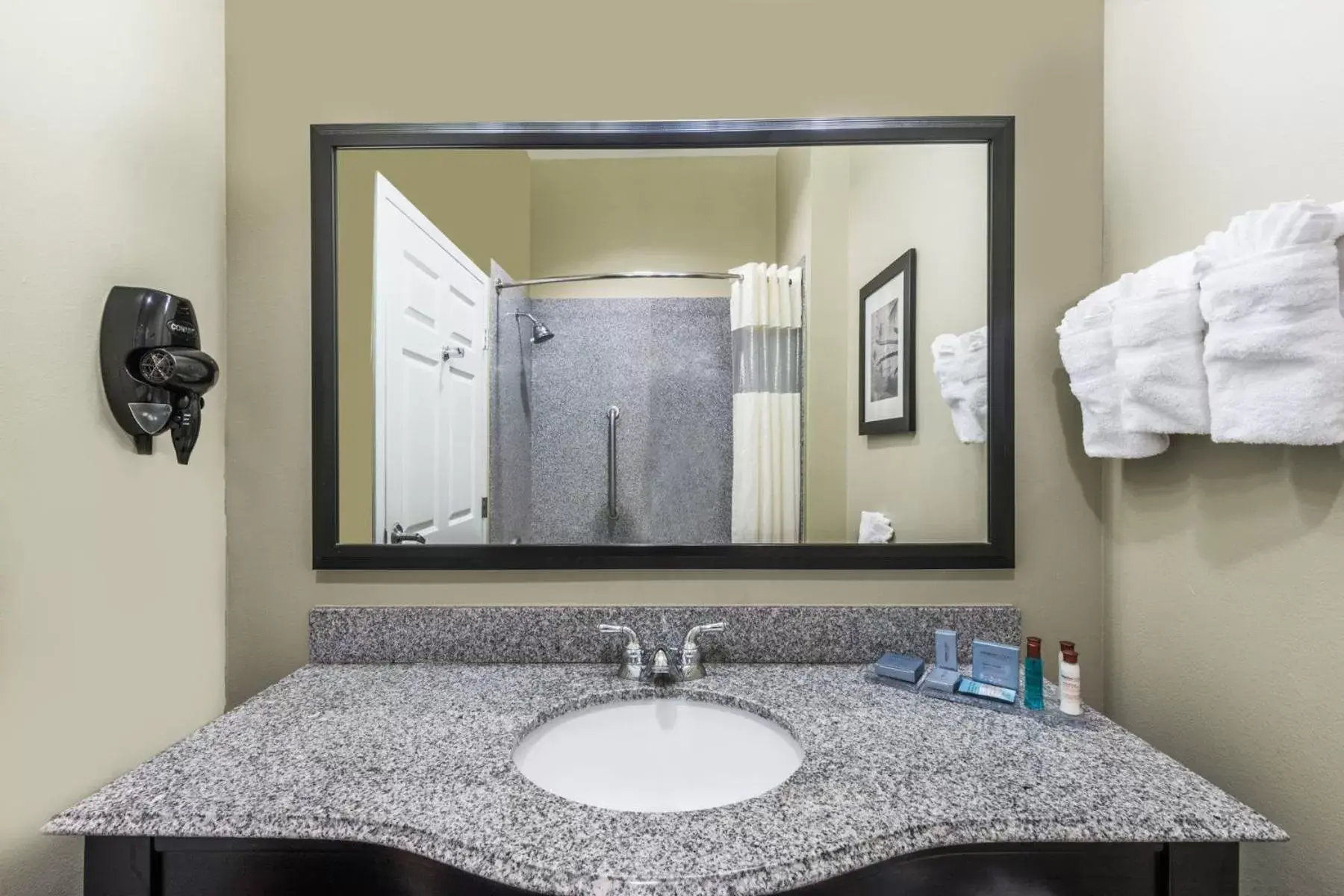 Bathroom in Wingate by Wyndham Lake Charles Casino Area