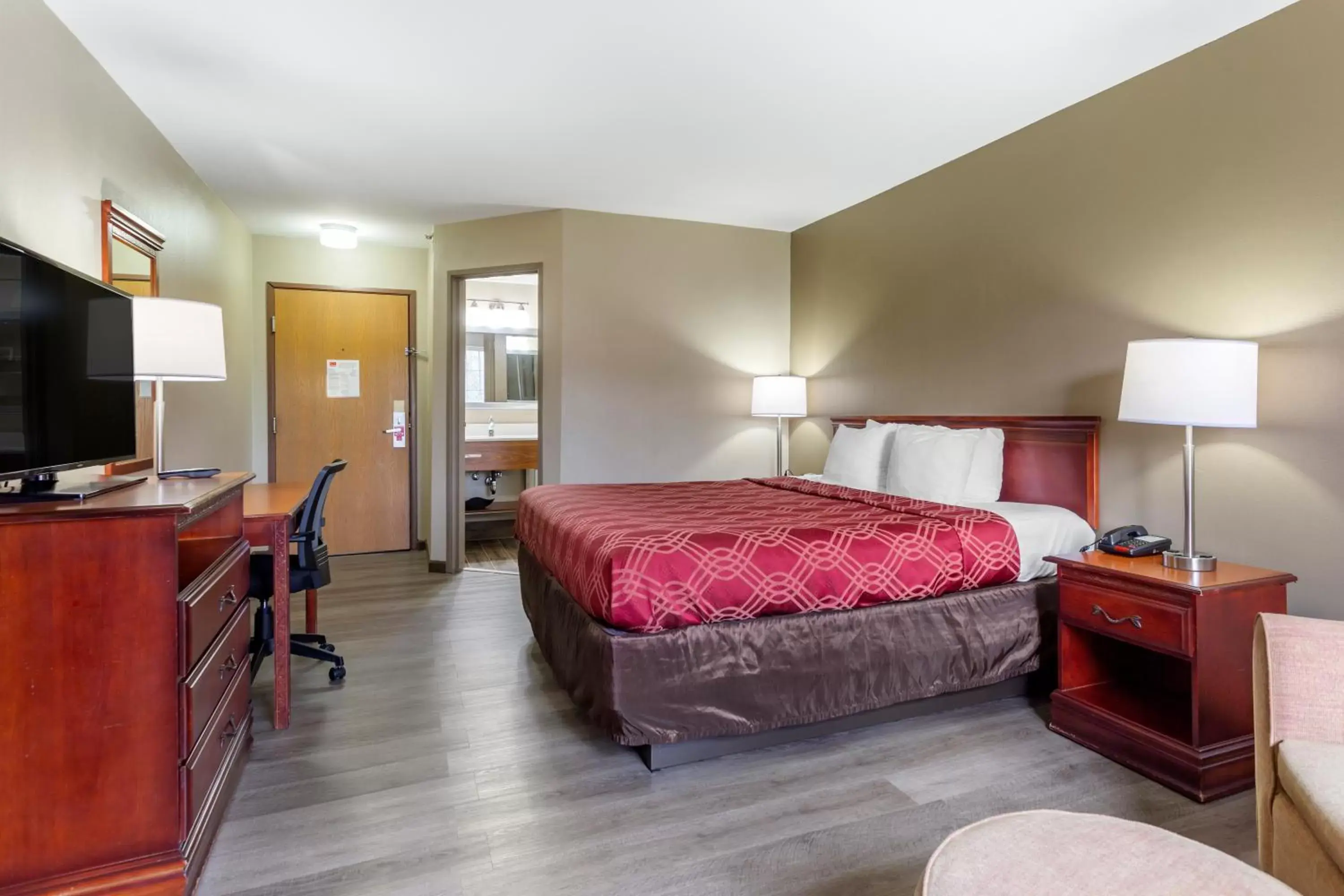 Econo Lodge Inn and Suites