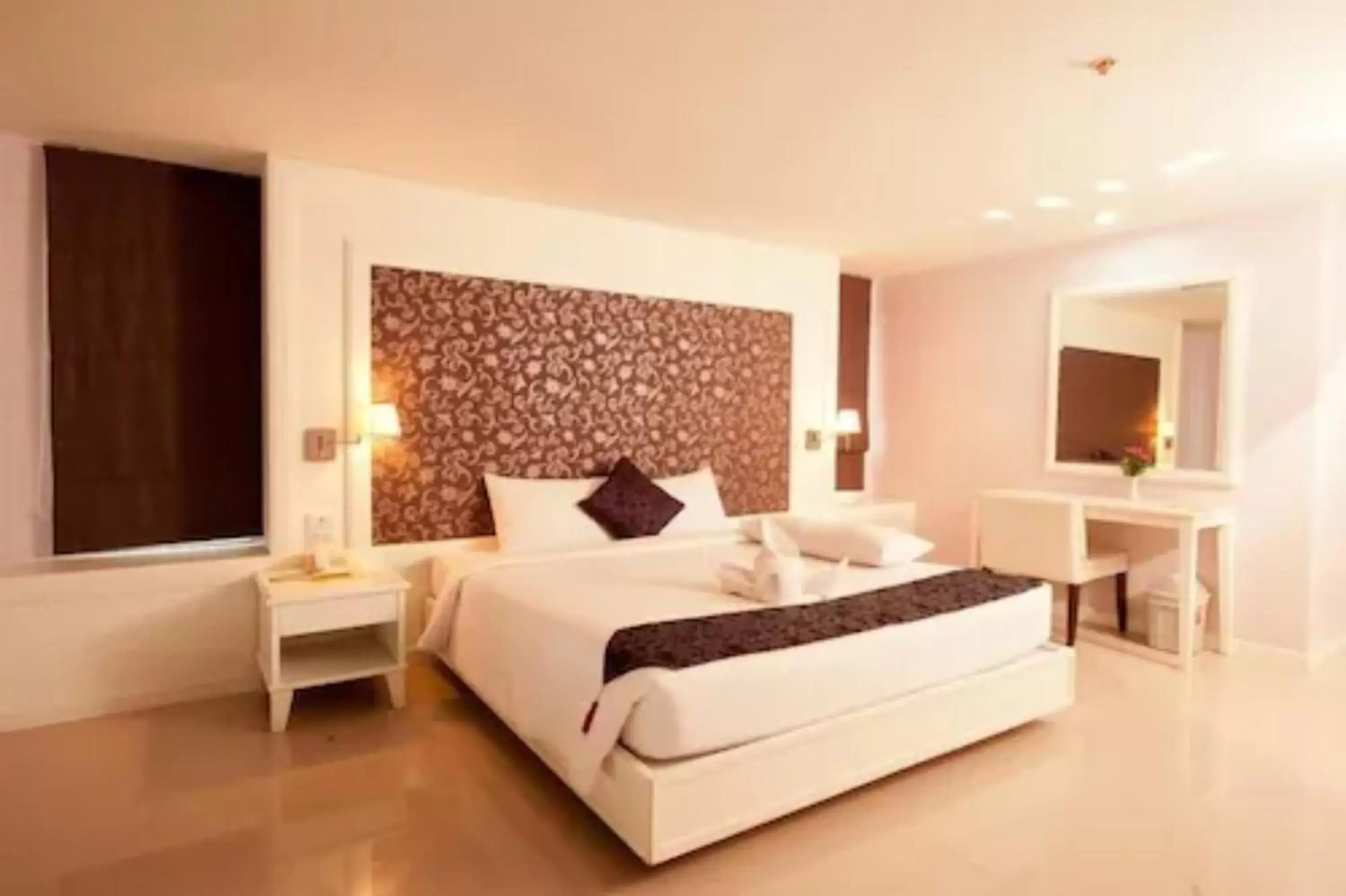 Bedroom, Bed in Convenient Grand Hotel SHA Extra Plus
