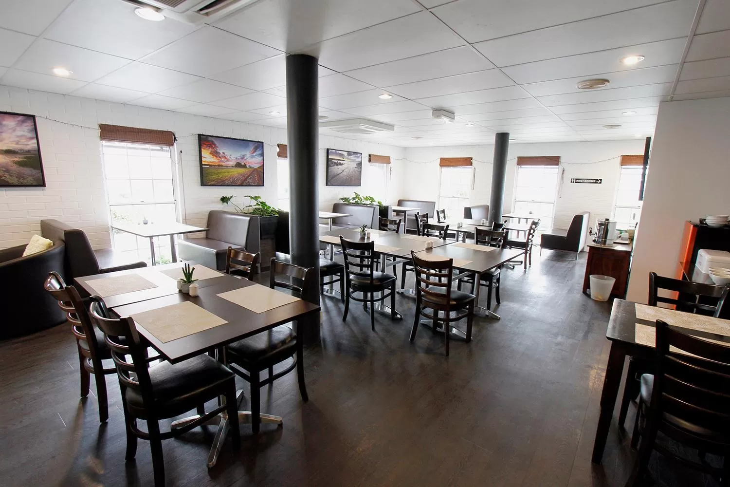 Restaurant/places to eat in Takalvan Motel